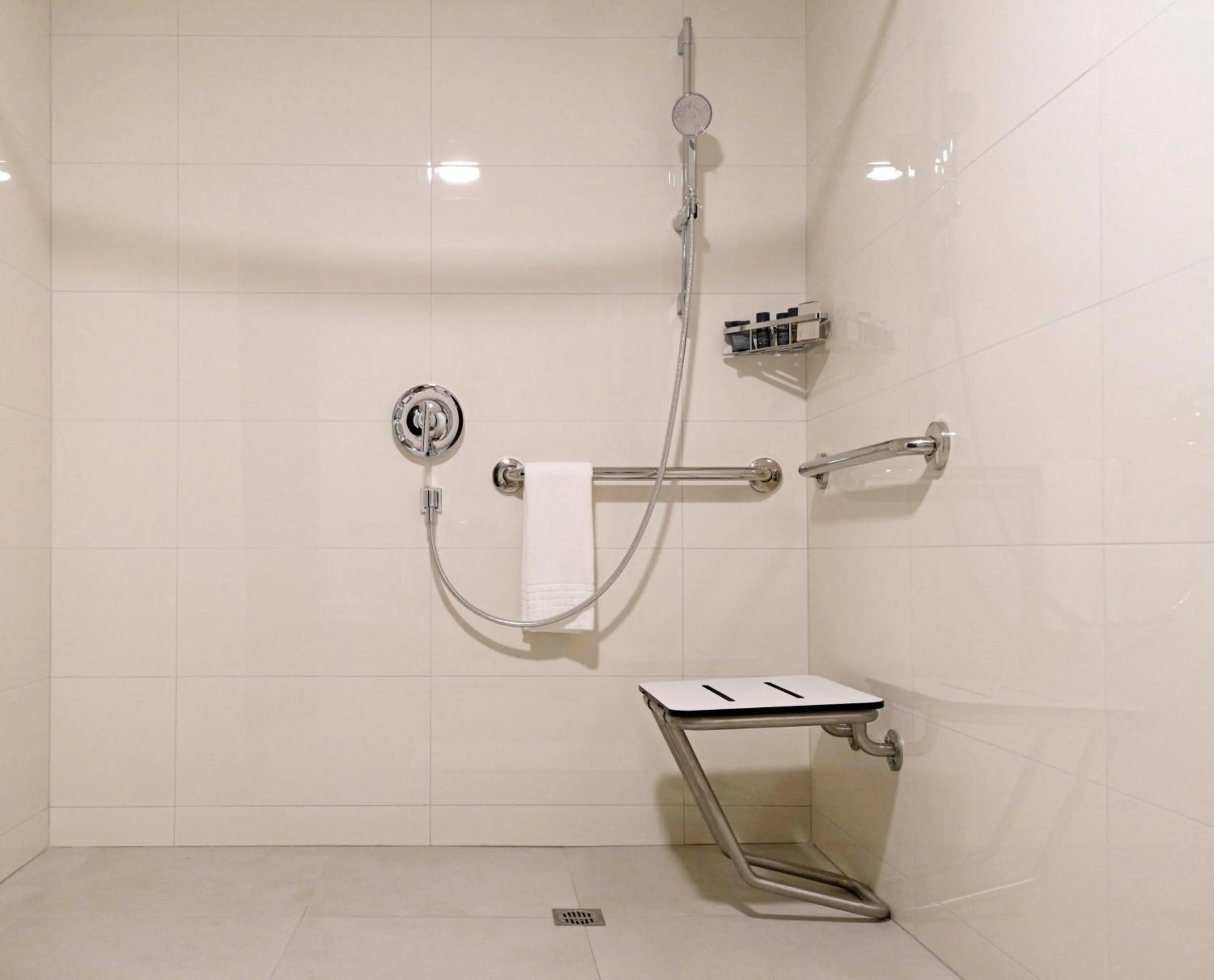 Bathroom in Mercure Ariosto Lima