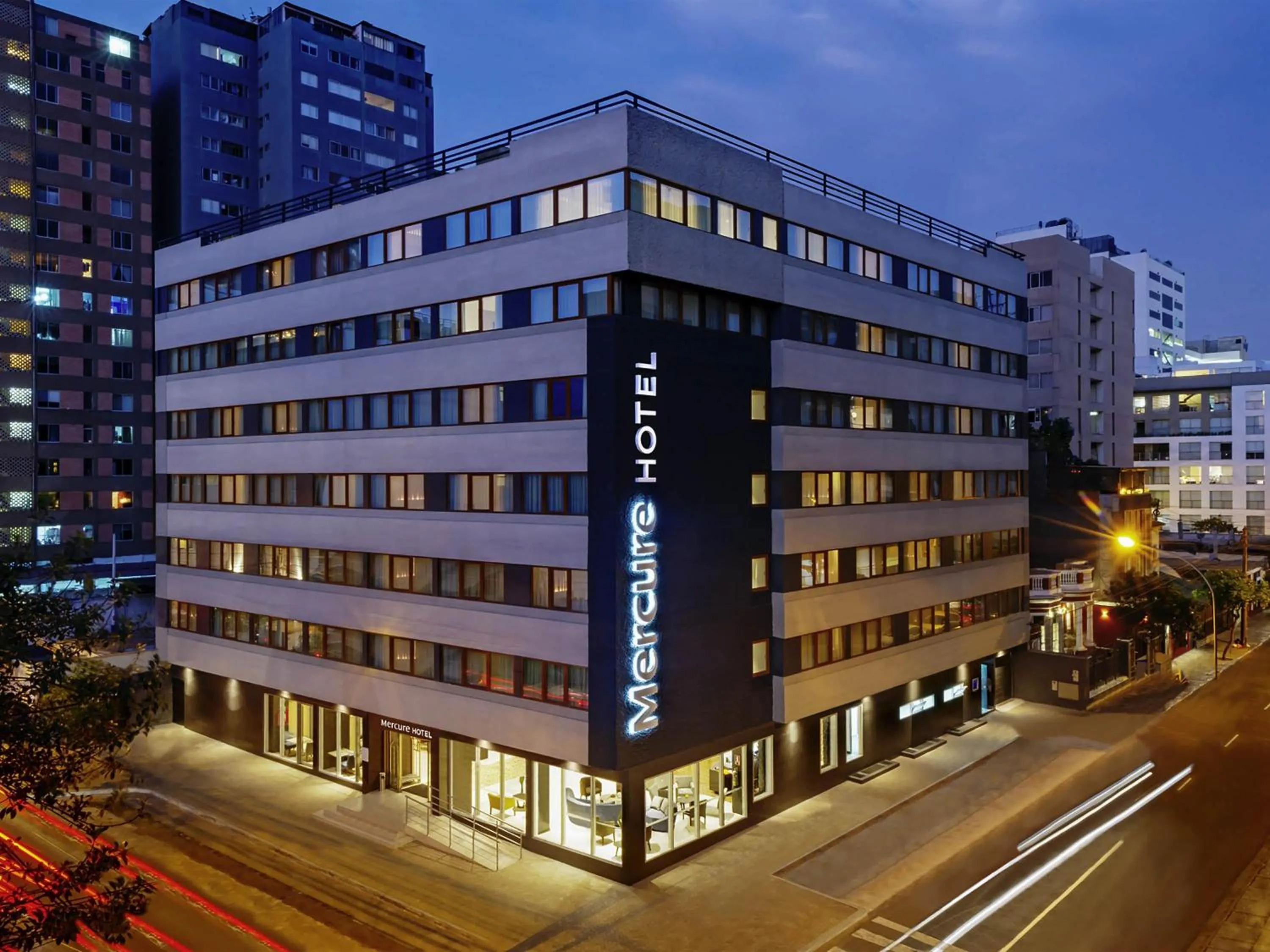 Property building in Mercure Ariosto Lima