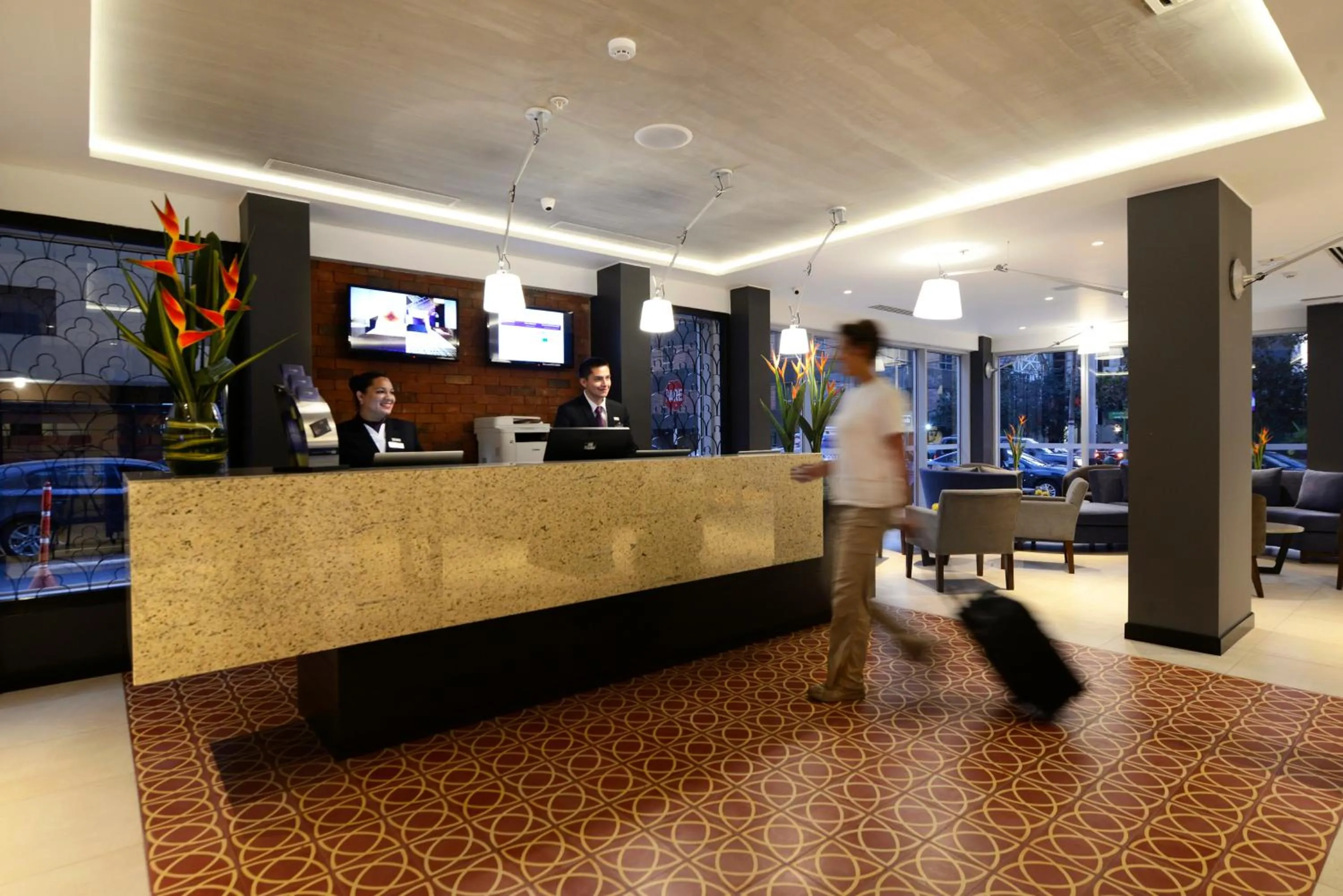 Staff in Mercure Ariosto Lima