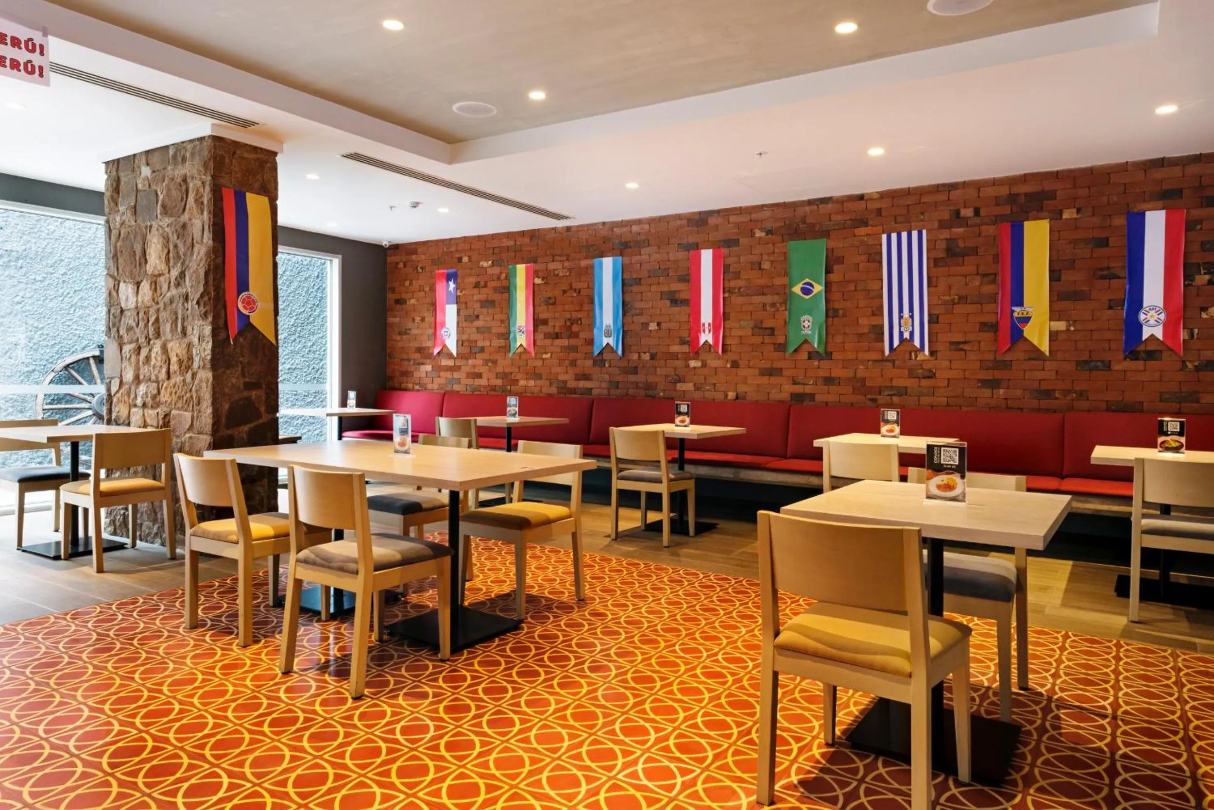 Restaurant/places to eat in Mercure Ariosto Lima