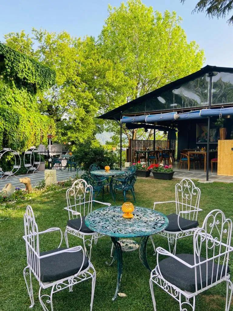 Restaurant/places to eat in Alps Resort