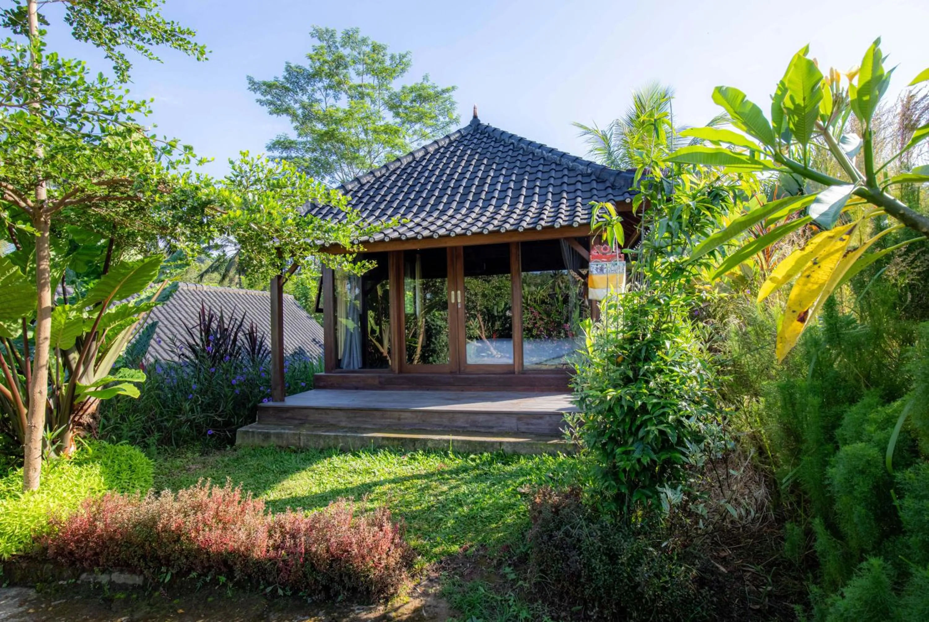 Property building in Lembah Wanna