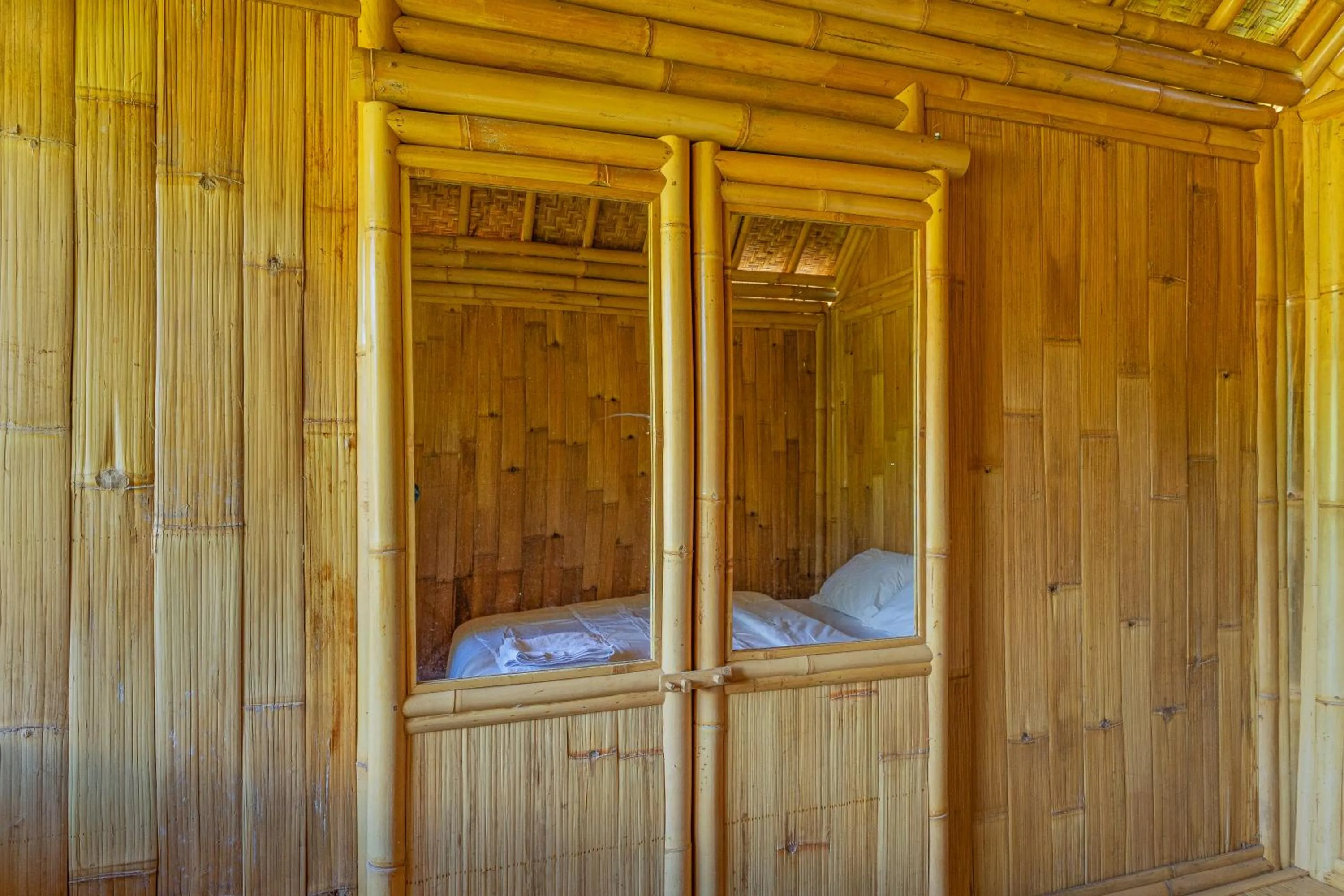 wardrobe, Bed in Lembah Wanna