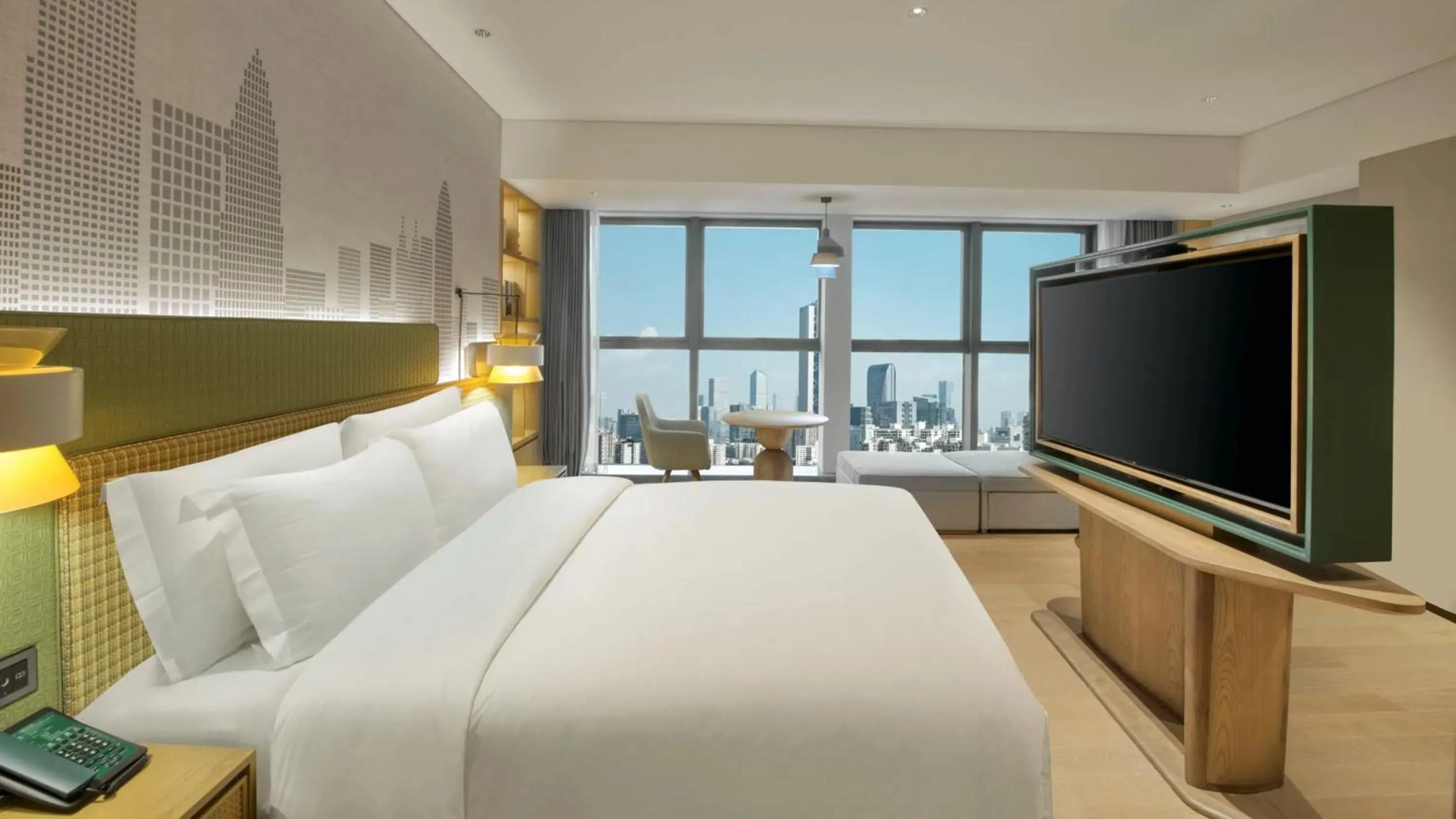 Photo of the whole room, Bed in Holiday Inn Shenzhen Nanshan by IHG