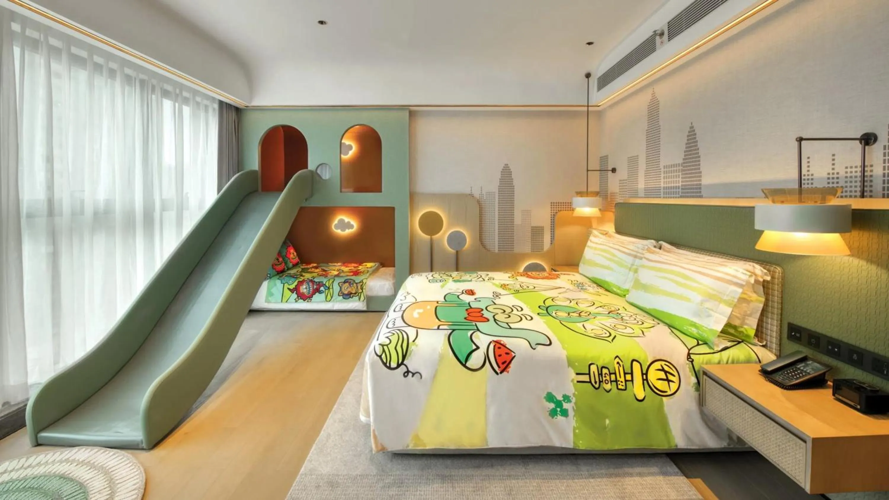 Photo of the whole room, Bed in Holiday Inn Shenzhen Nanshan by IHG