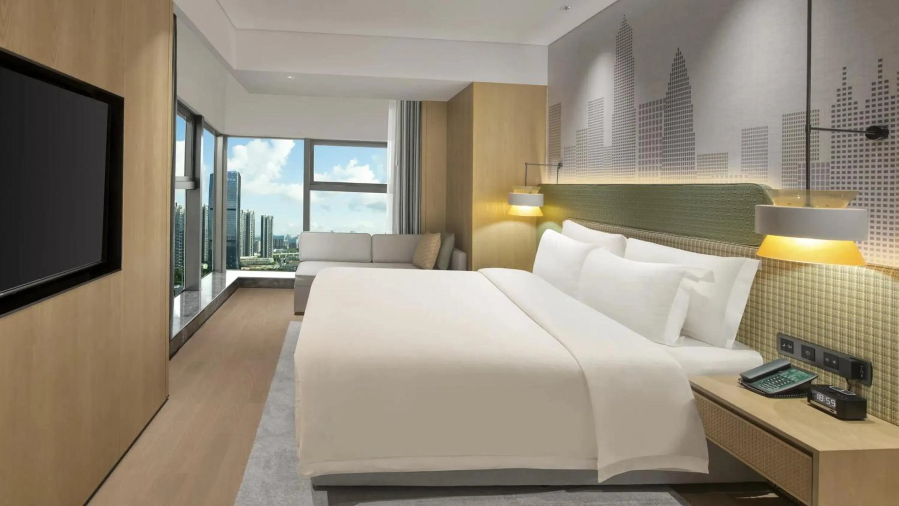 Photo of the whole room, Bed in Holiday Inn Shenzhen Nanshan by IHG