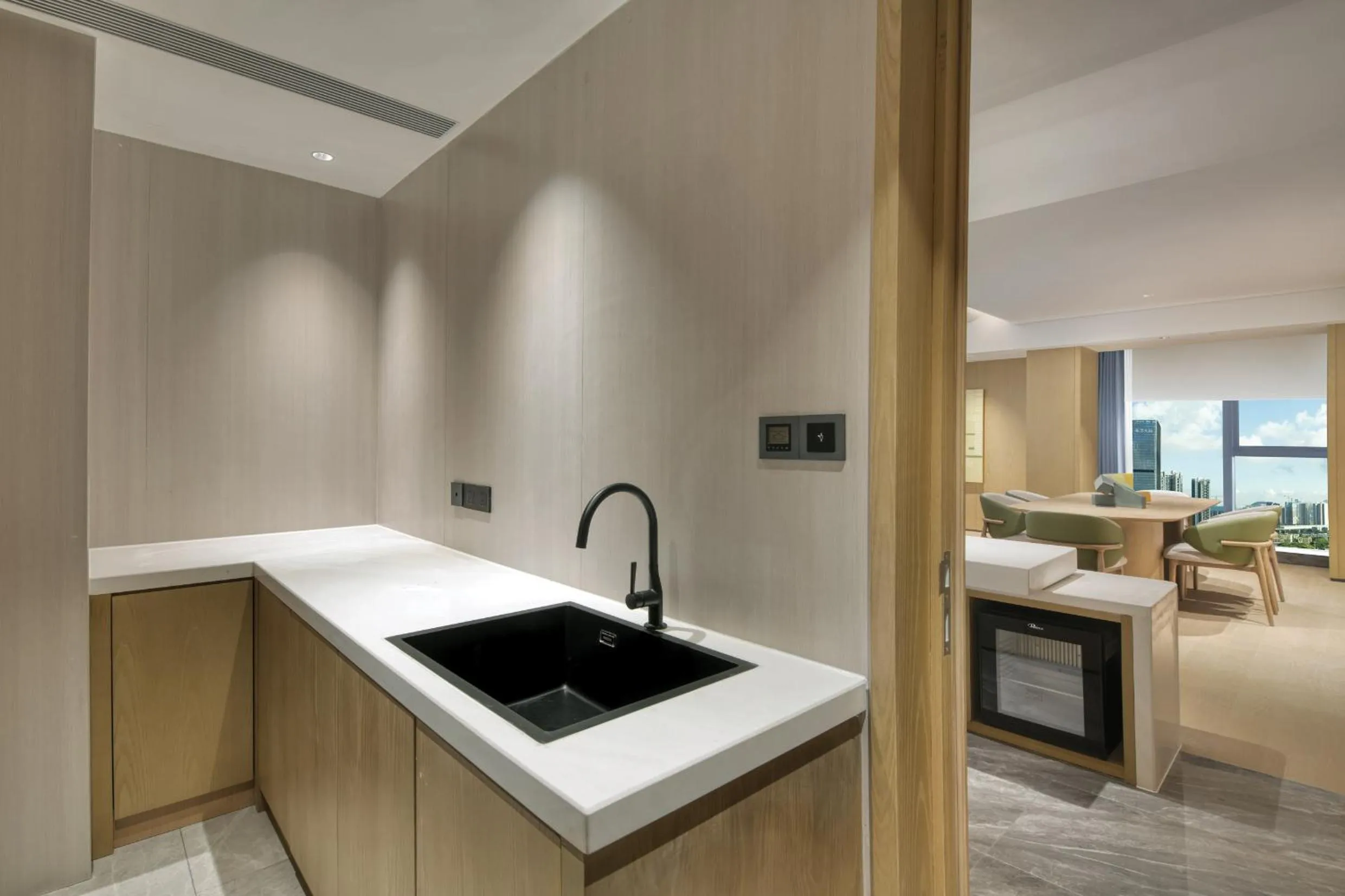 Photo of the whole room, Bed in Holiday Inn Shenzhen Nanshan by IHG