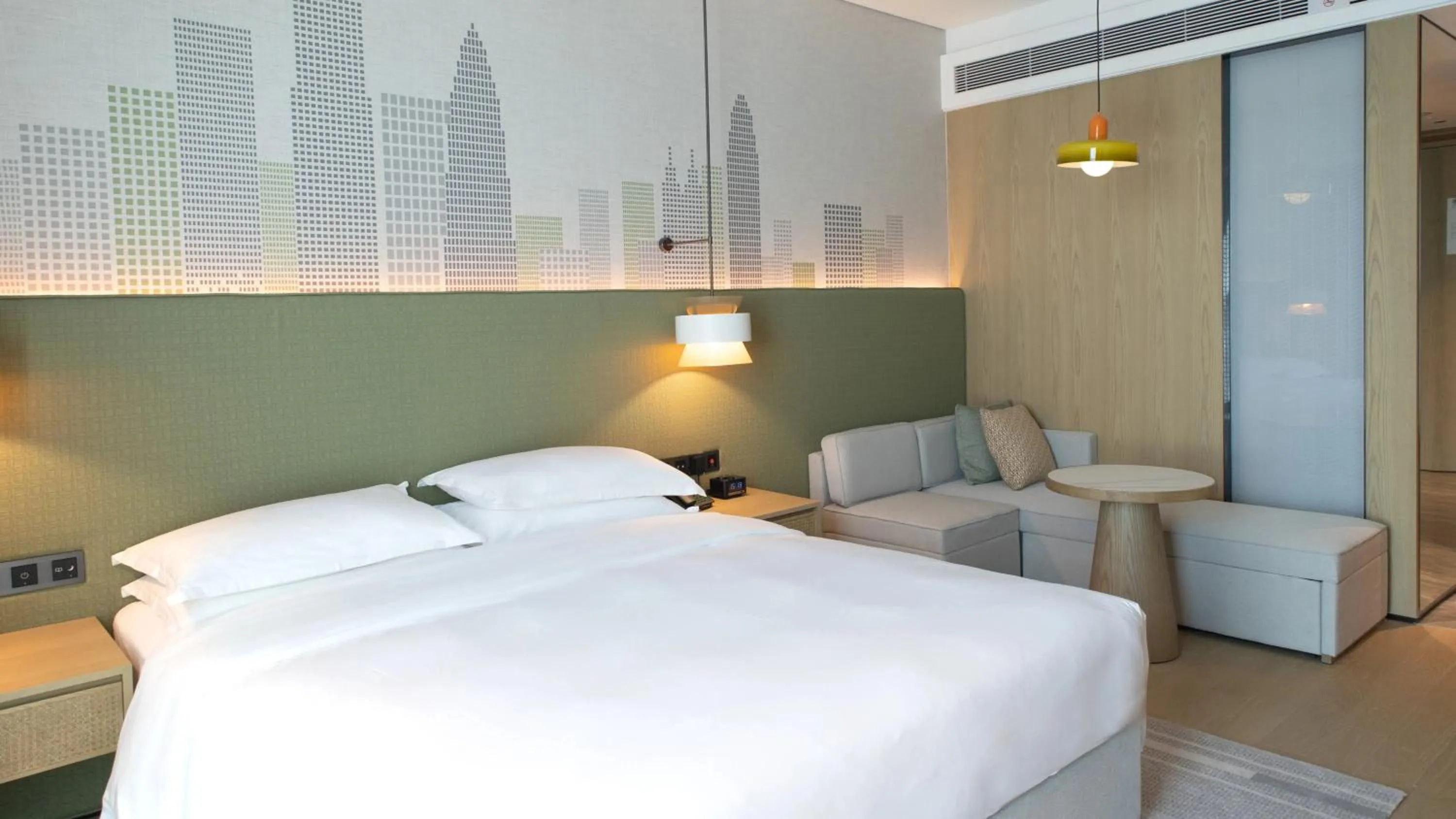Photo of the whole room, Bed in Holiday Inn Shenzhen Nanshan by IHG