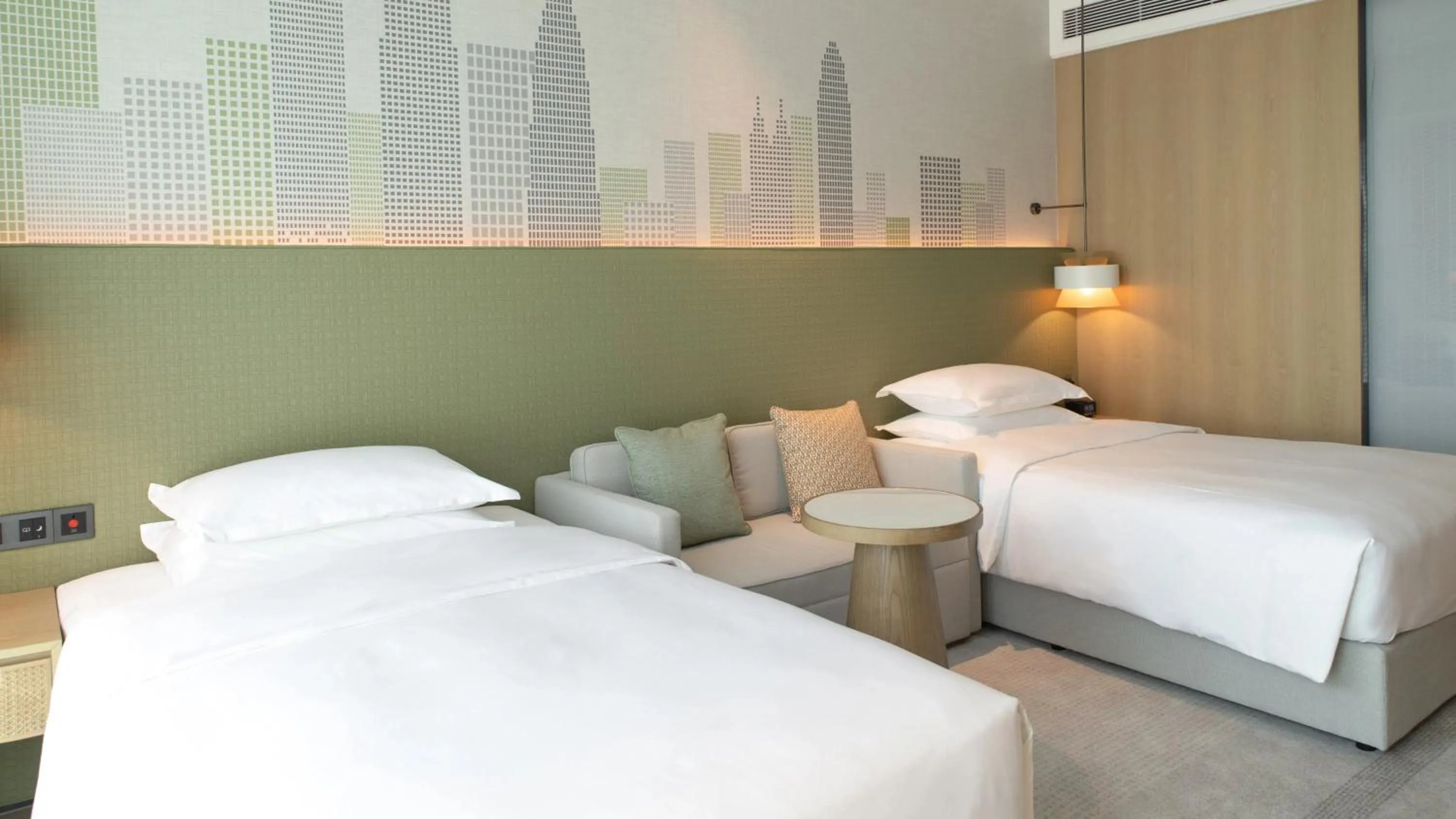 Photo of the whole room, Bed in Holiday Inn Shenzhen Nanshan by IHG