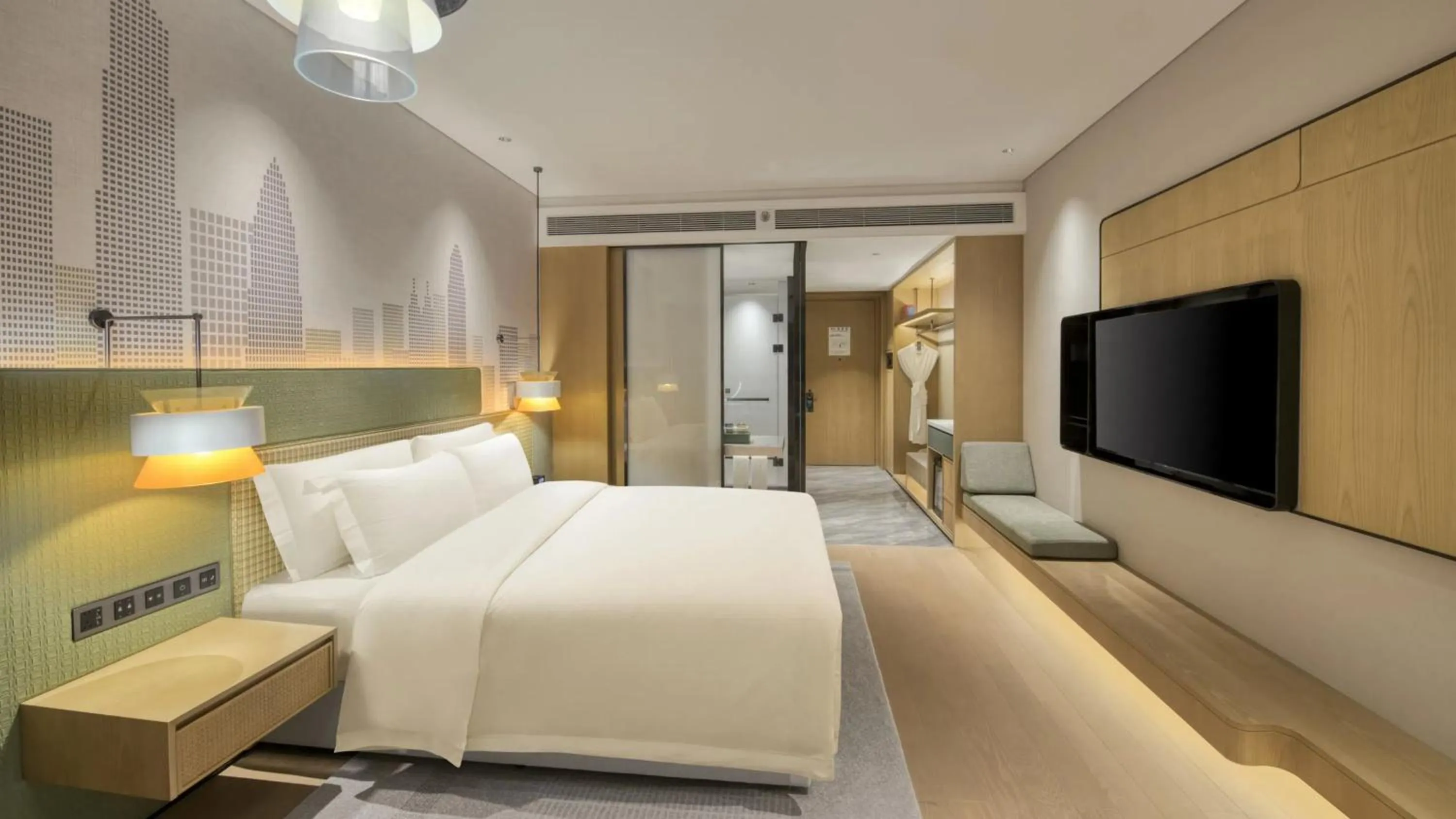 Photo of the whole room, Bed in Holiday Inn Shenzhen Nanshan by IHG