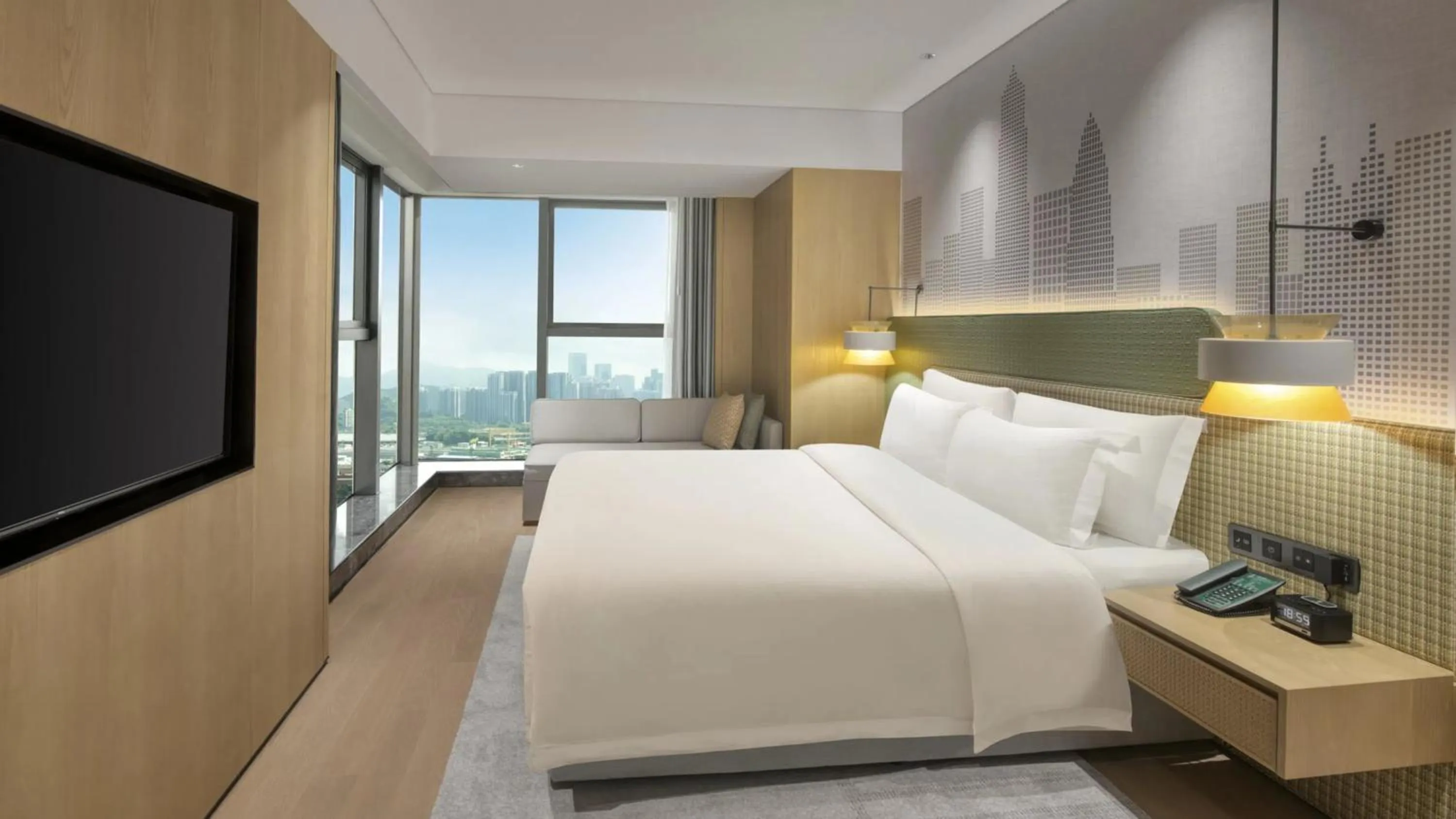 Photo of the whole room, Bed in Holiday Inn Shenzhen Nanshan by IHG