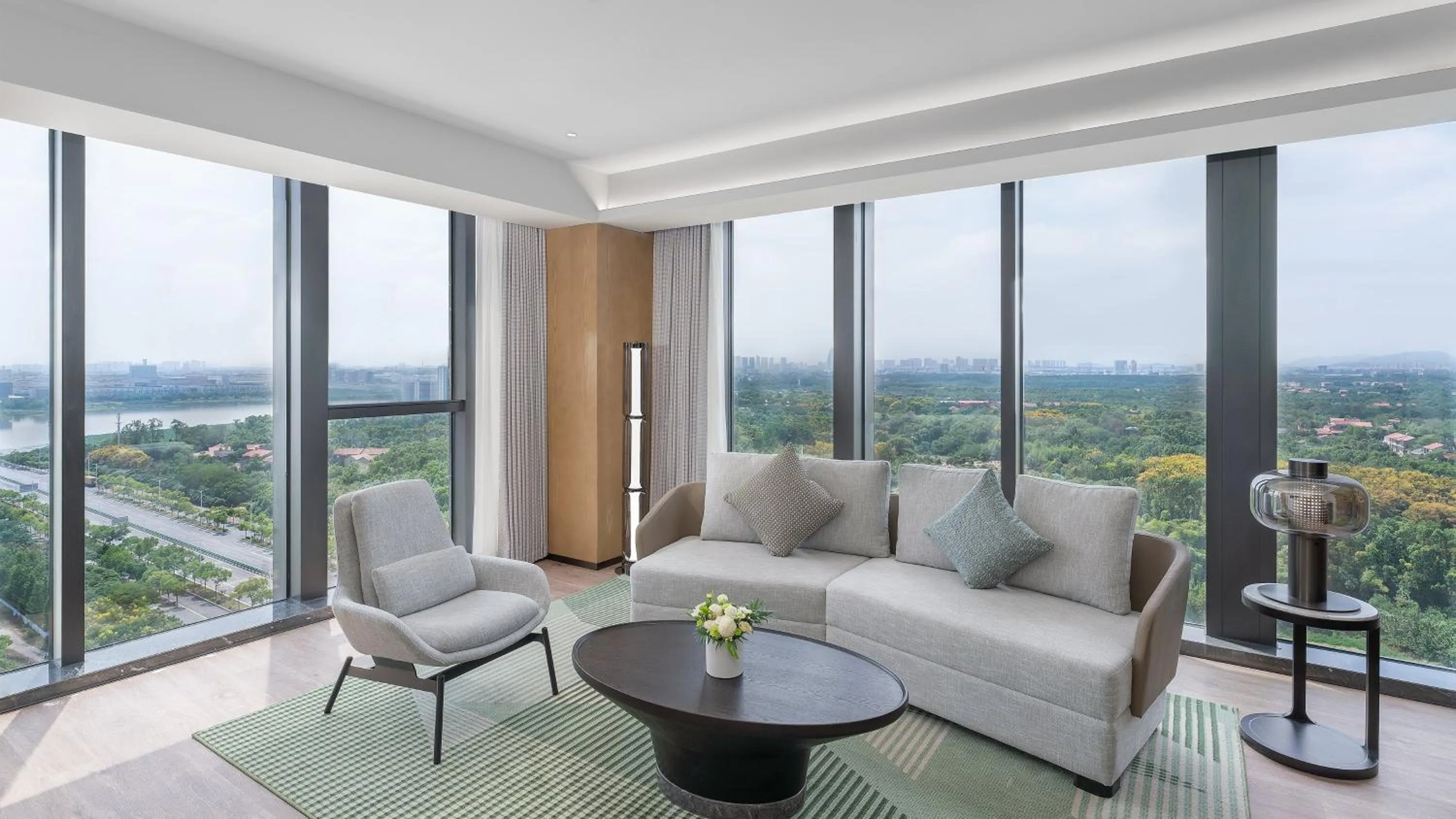 Bedroom in Holiday Inn Wuhan Houguan Lake by IHG