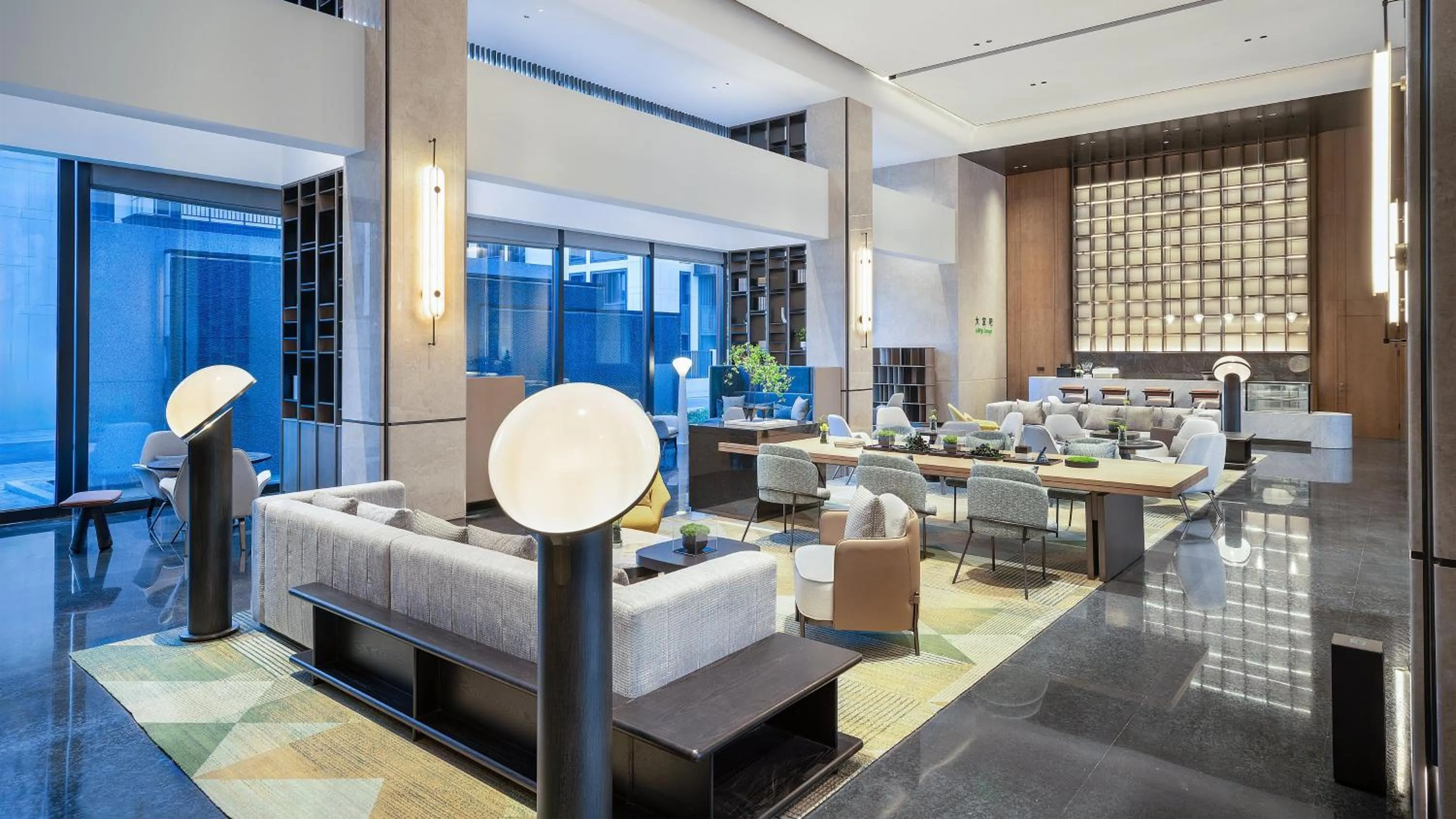 Lounge or bar in Holiday Inn Wuhan Houguan Lake by IHG