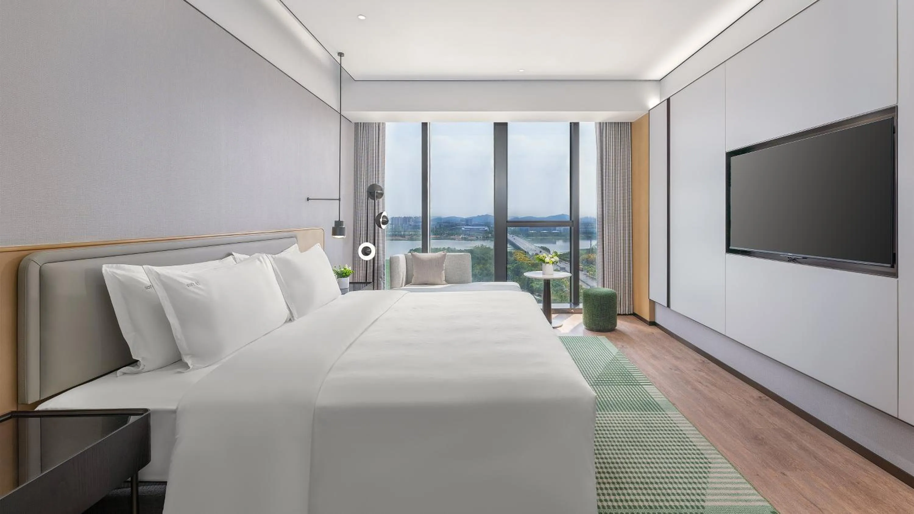 Photo of the whole room, Bed in Holiday Inn Wuhan Houguan Lake by IHG