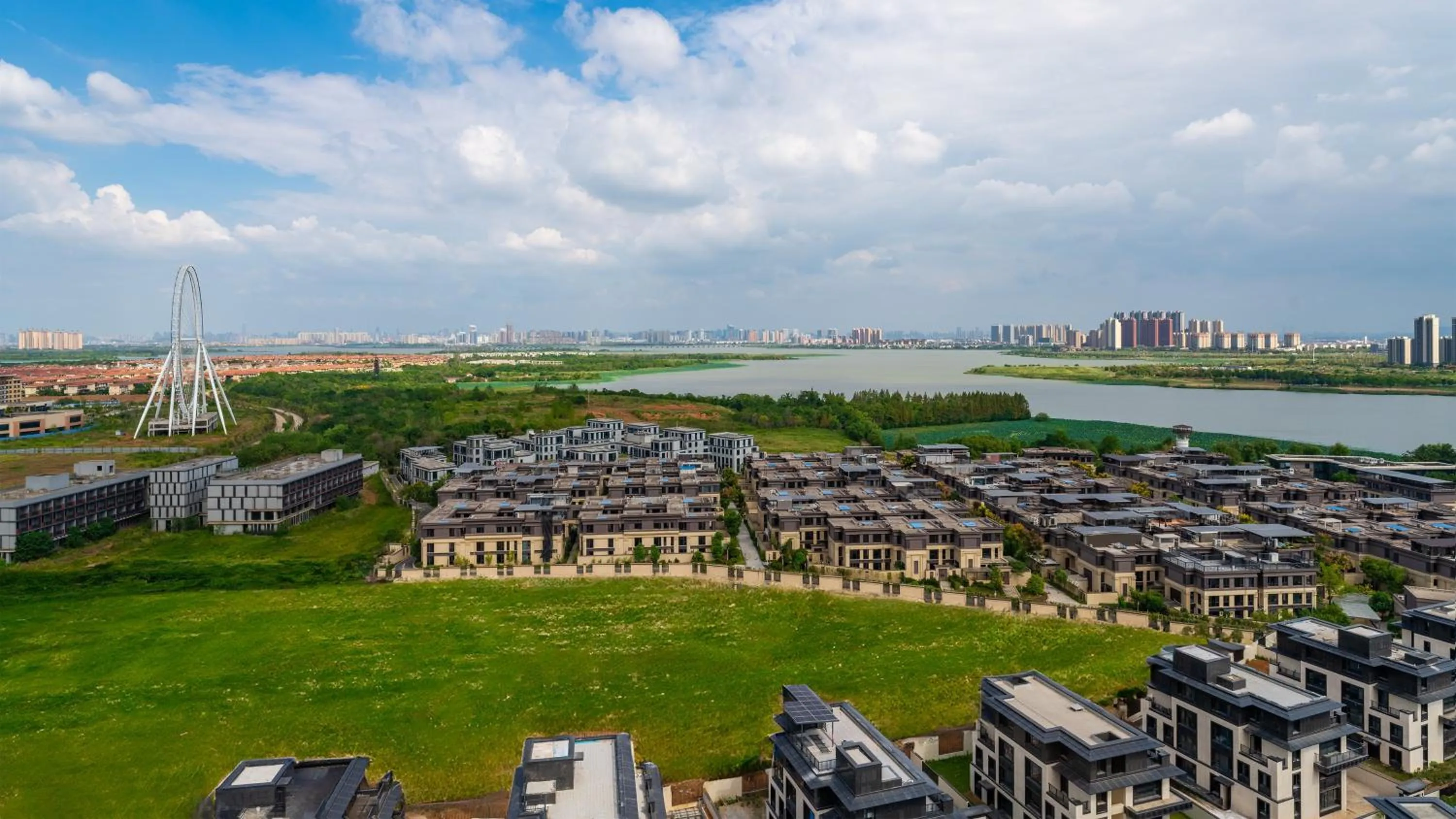 Property building in Holiday Inn Wuhan Houguan Lake by IHG