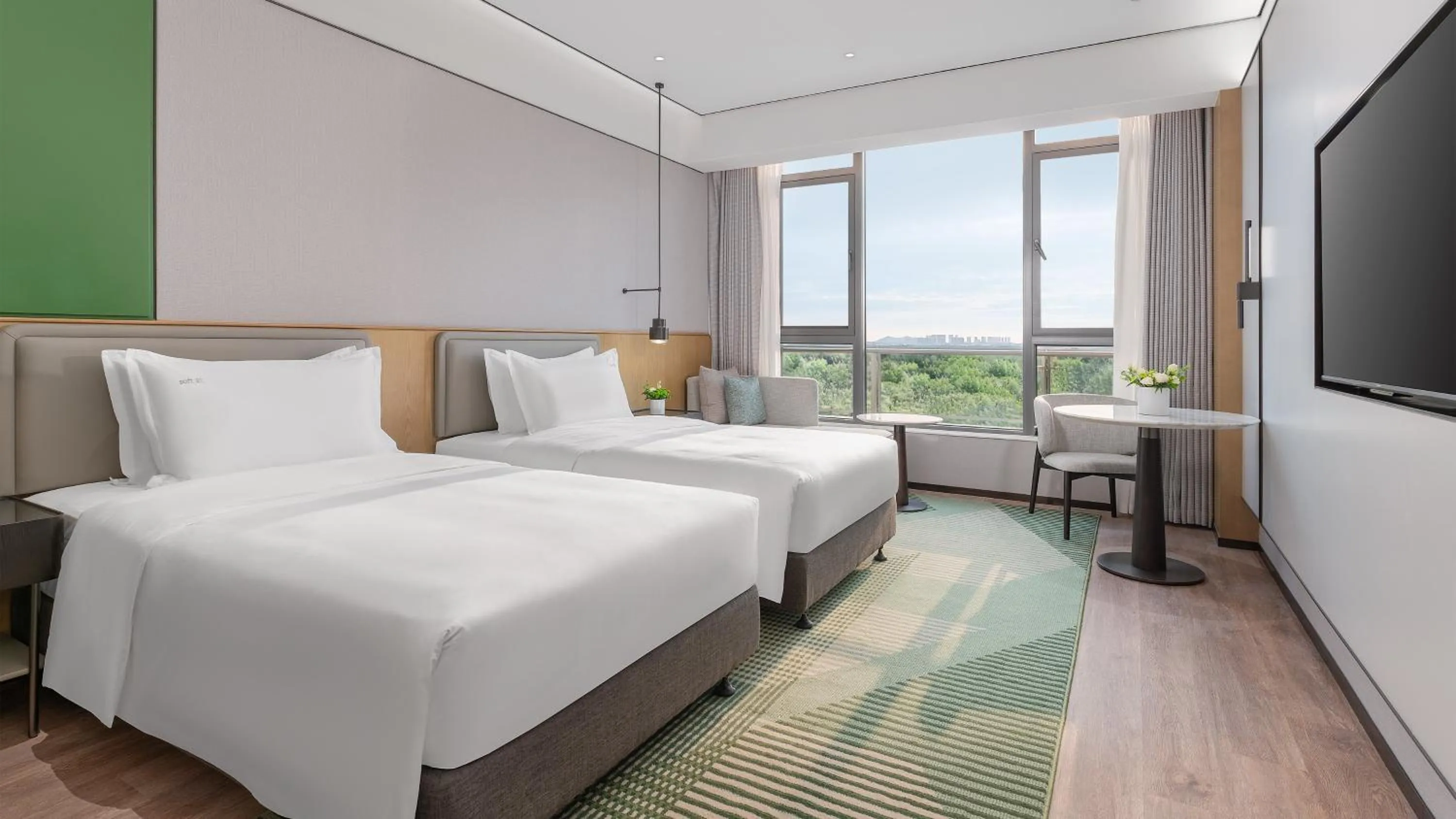 Photo of the whole room, Bed in Holiday Inn Wuhan Houguan Lake by IHG