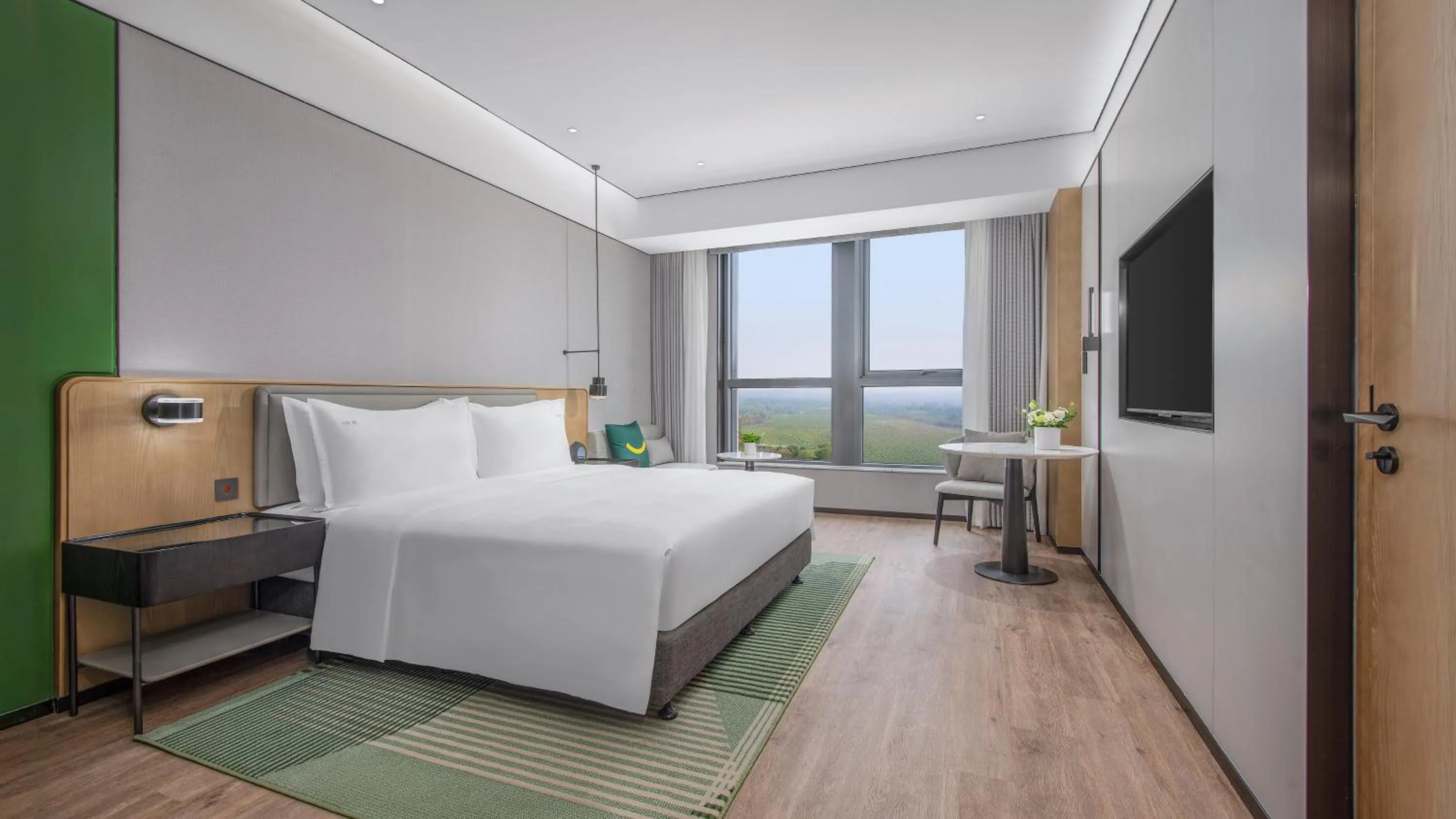 Photo of the whole room, Bed in Holiday Inn Wuhan Houguan Lake by IHG