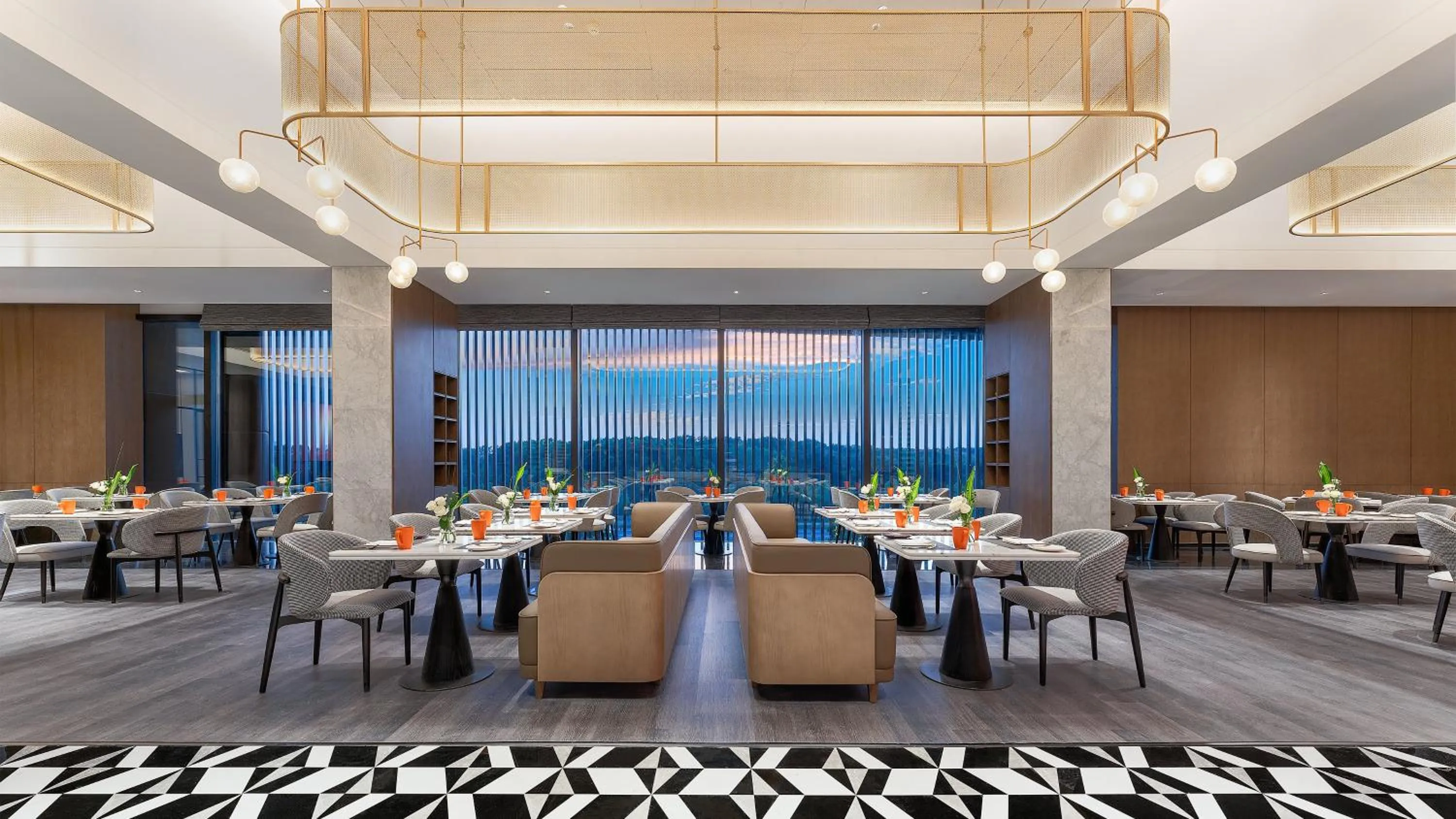 Restaurant/places to eat in Holiday Inn Wuhan Houguan Lake by IHG