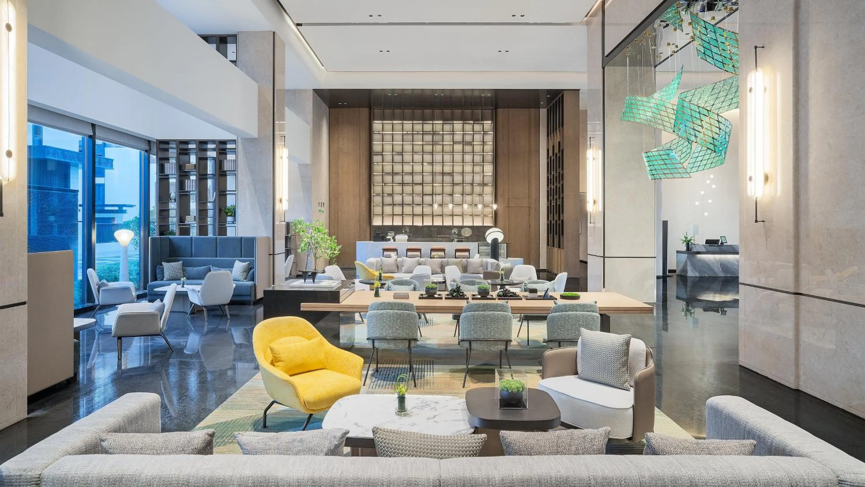 Lounge or bar in Holiday Inn Wuhan Houguan Lake by IHG