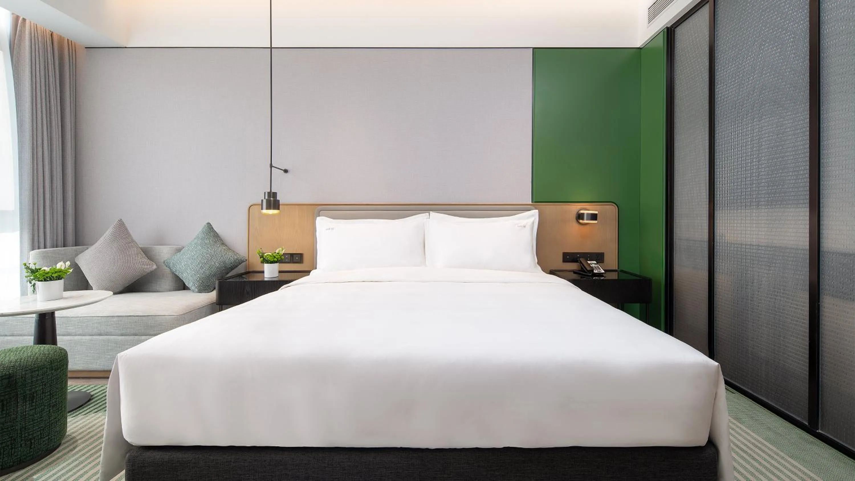 Photo of the whole room, Bed in Holiday Inn Wuhan Houguan Lake by IHG