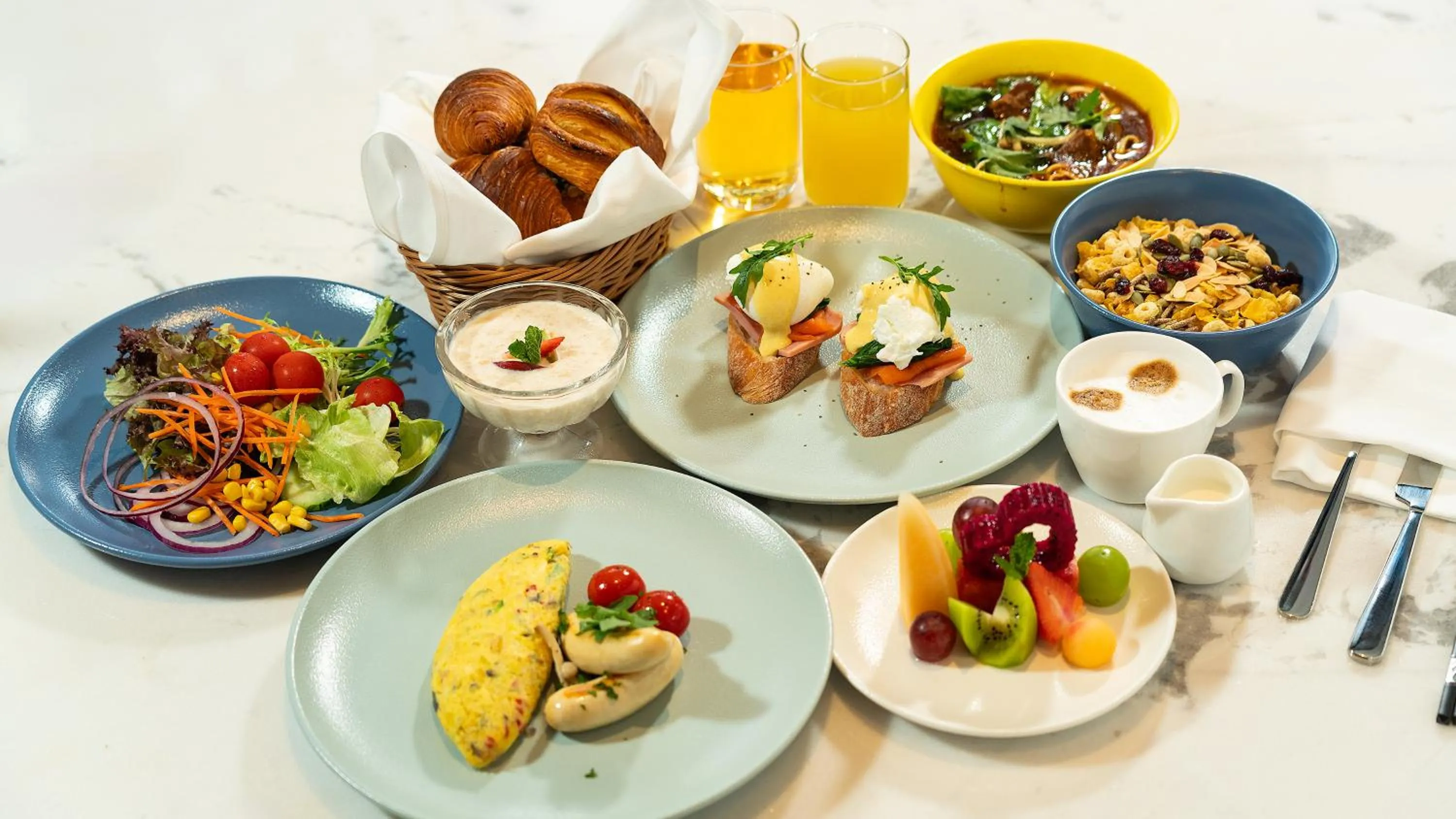 Breakfast in Holiday Inn Wuhan Houguan Lake by IHG