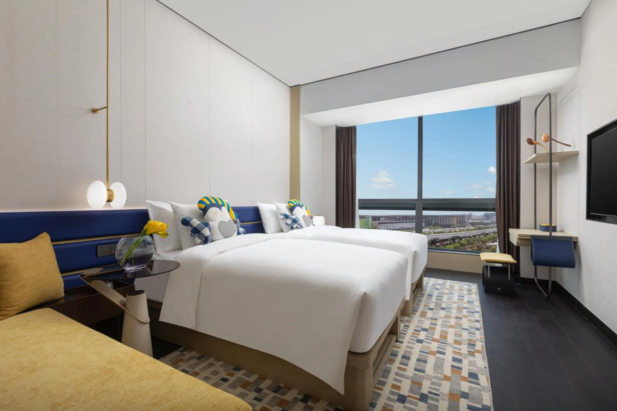 Photo of the whole room, Bed in voco Suites Shanghai Hongqiao CBD by IHG