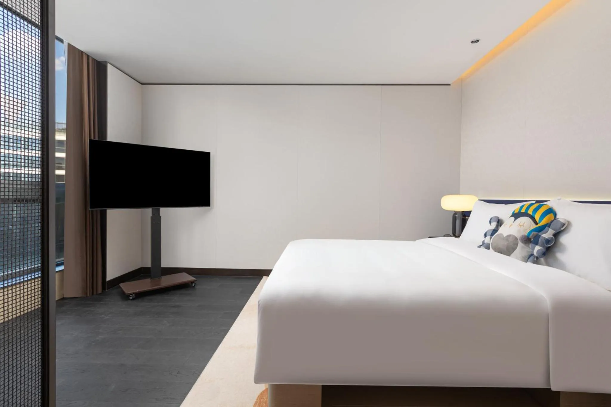 Photo of the whole room, Bed in voco Suites Shanghai Hongqiao CBD by IHG