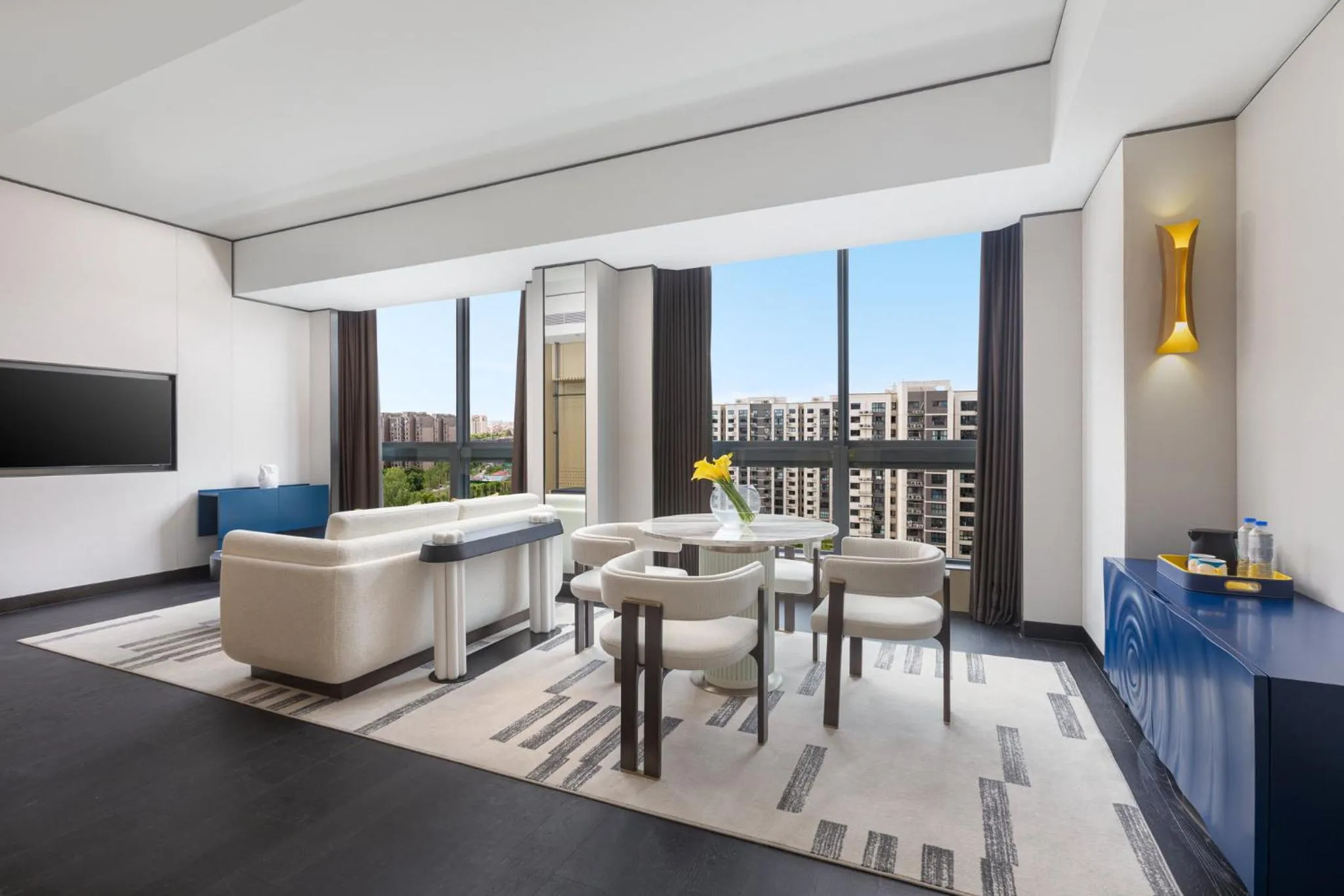 Photo of the whole room in voco Suites Shanghai Hongqiao CBD by IHG