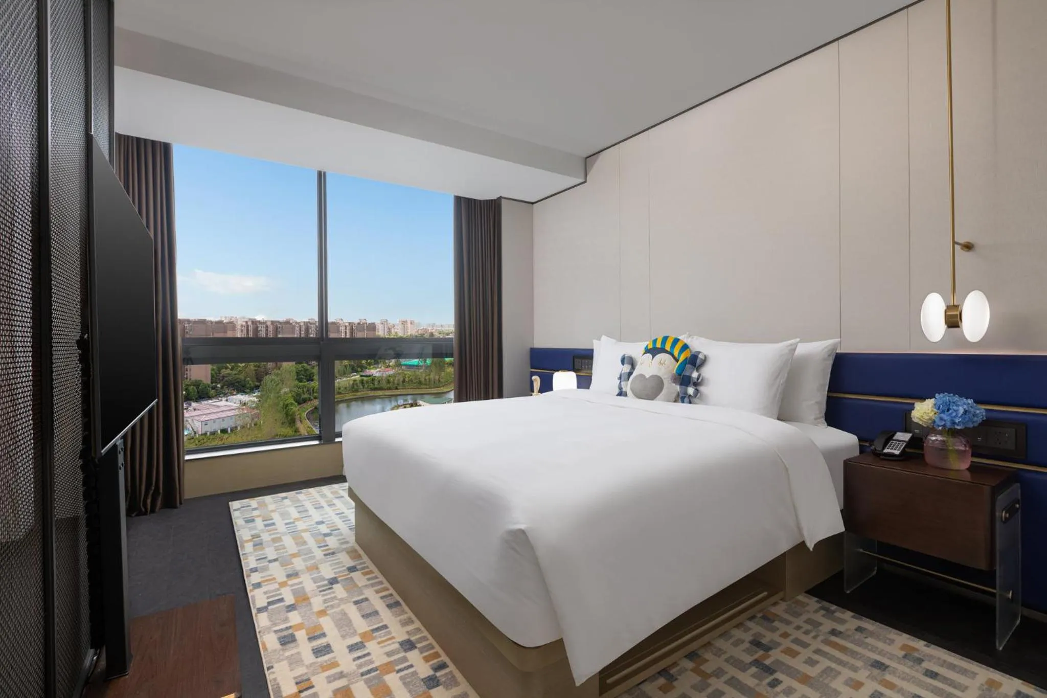 Photo of the whole room, Bed in voco Suites Shanghai Hongqiao CBD by IHG