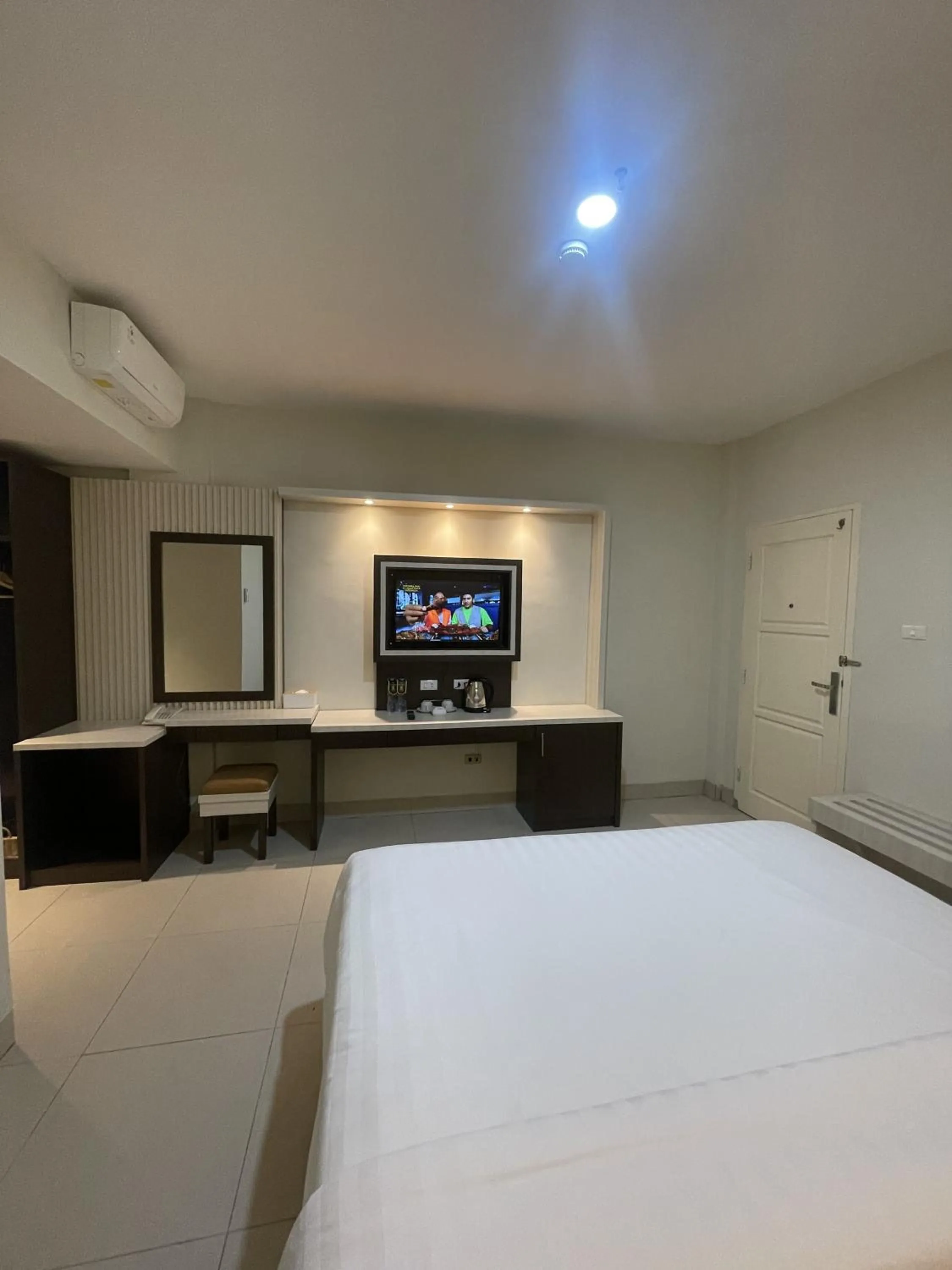 TV and multimedia, Bed in Soeltan Luxe Hotel Lampung