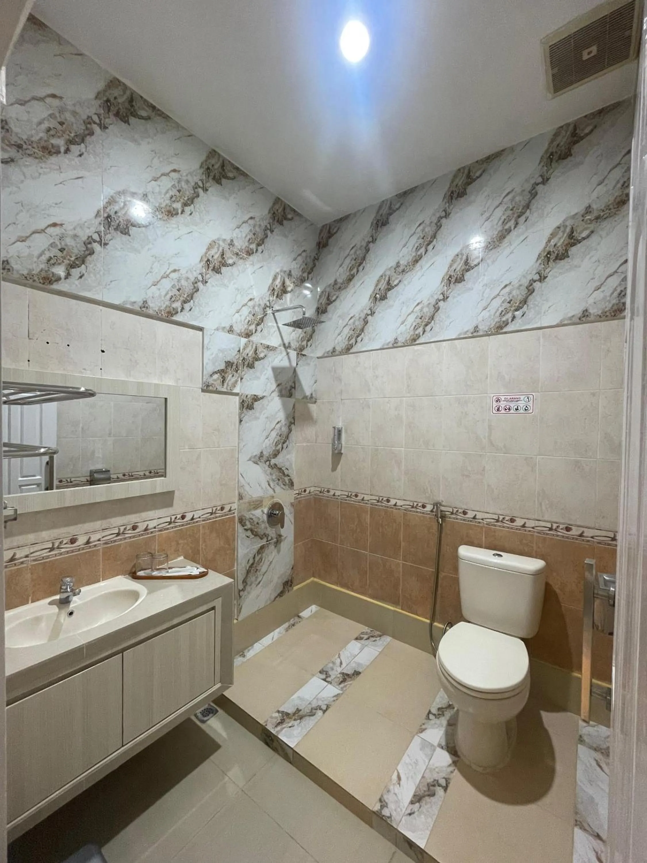 Bathroom in Soeltan Luxe Hotel Lampung