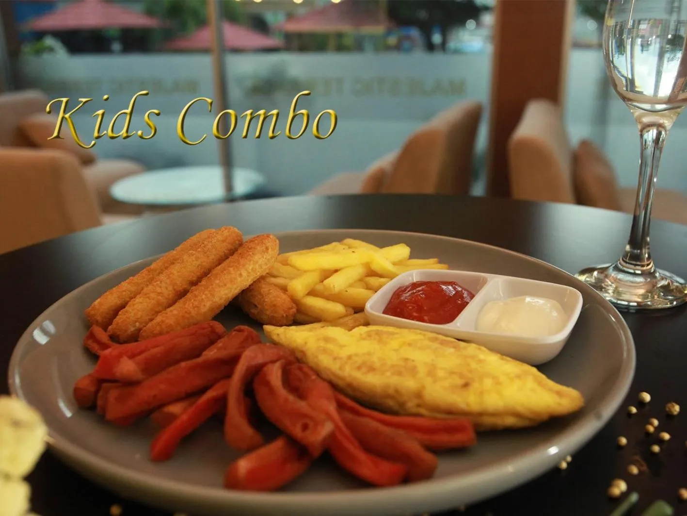 Restaurant/places to eat in Soeltan Luxe Hotel Lampung