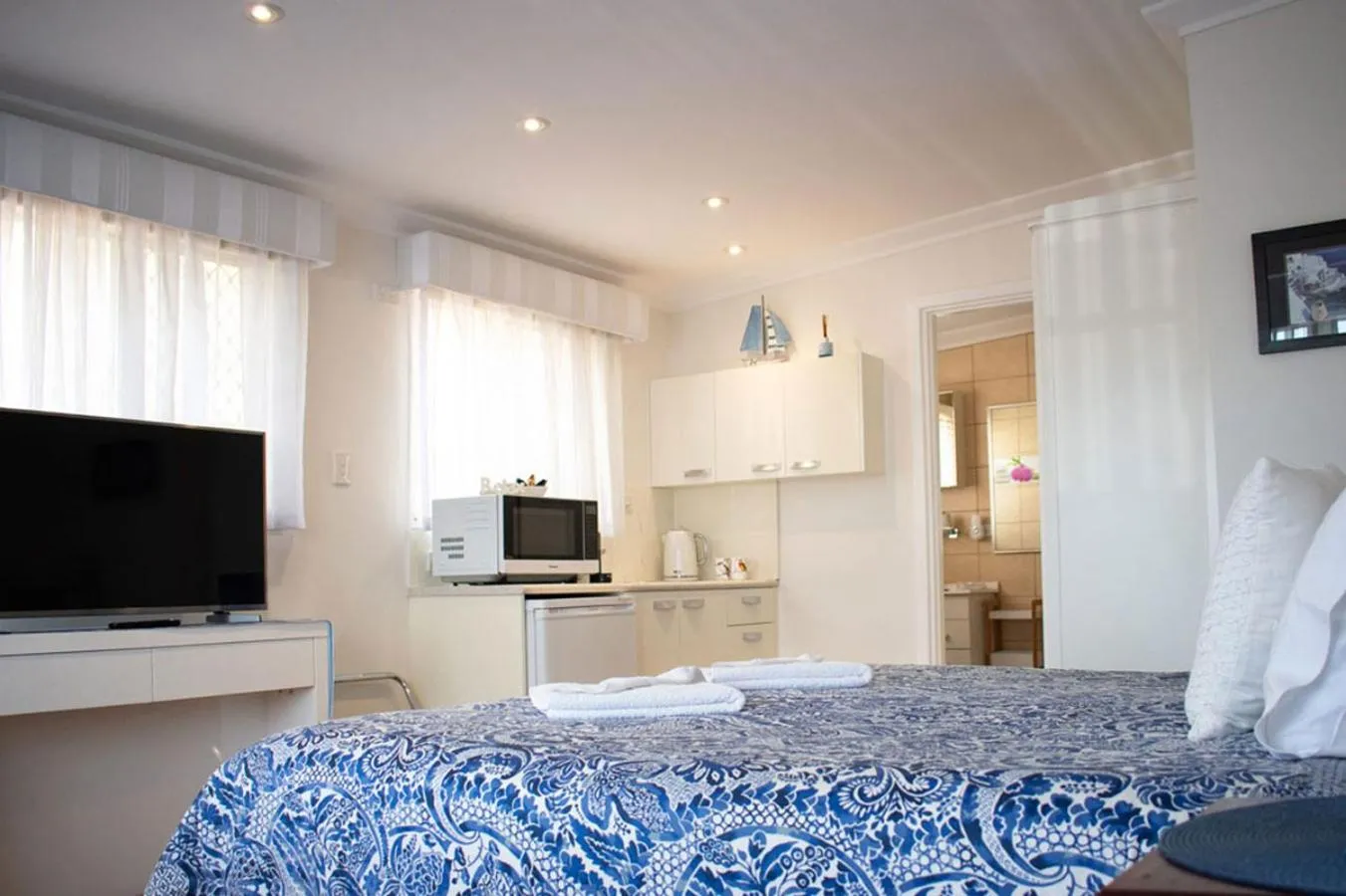 Bedroom, Bed in Boathouse Bunbury Bed & Breakfast