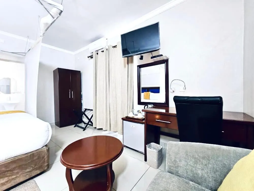 TV and multimedia in Maun Executive Inn