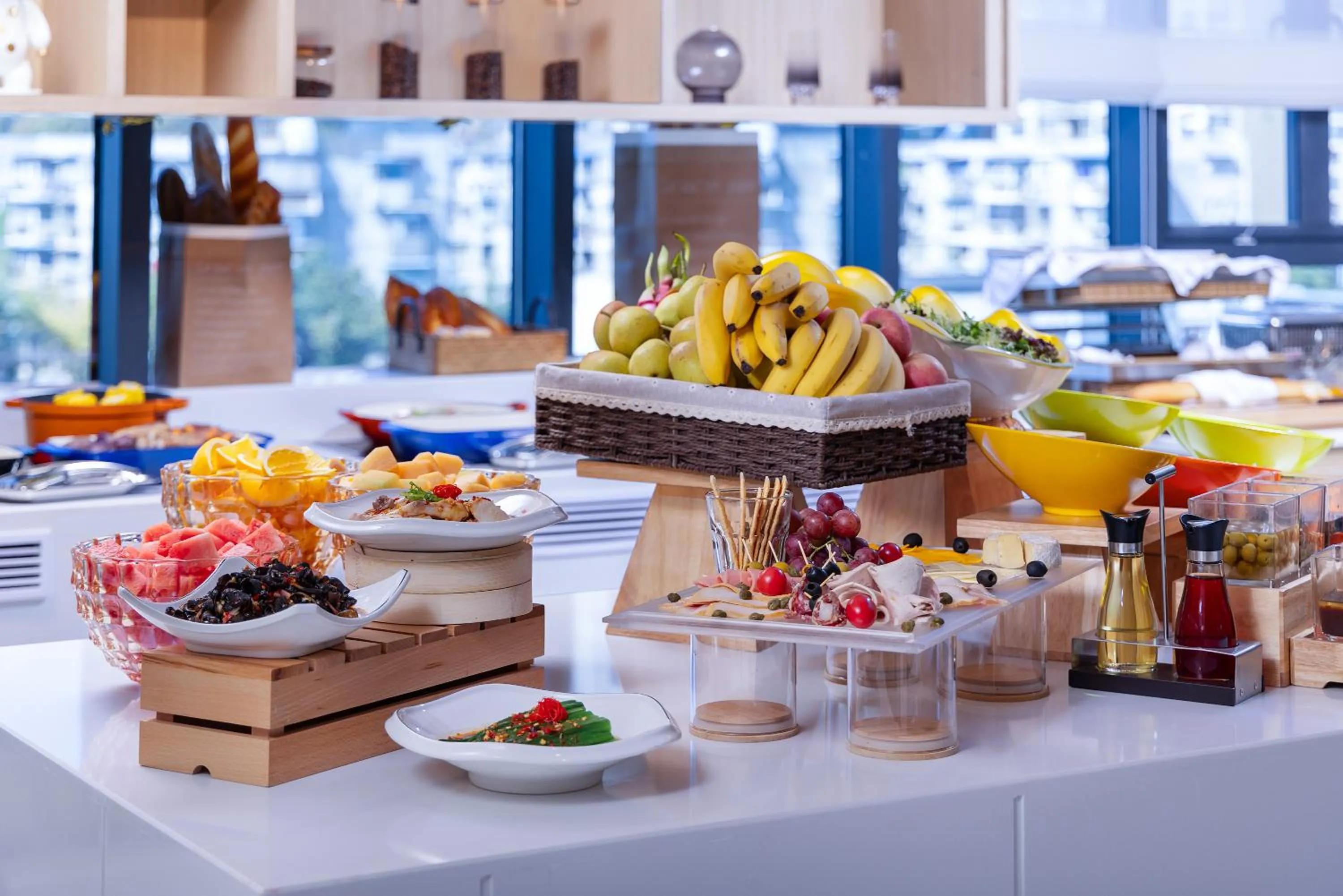 Restaurant/places to eat in Home2 by Suite Wuhan Qingshan