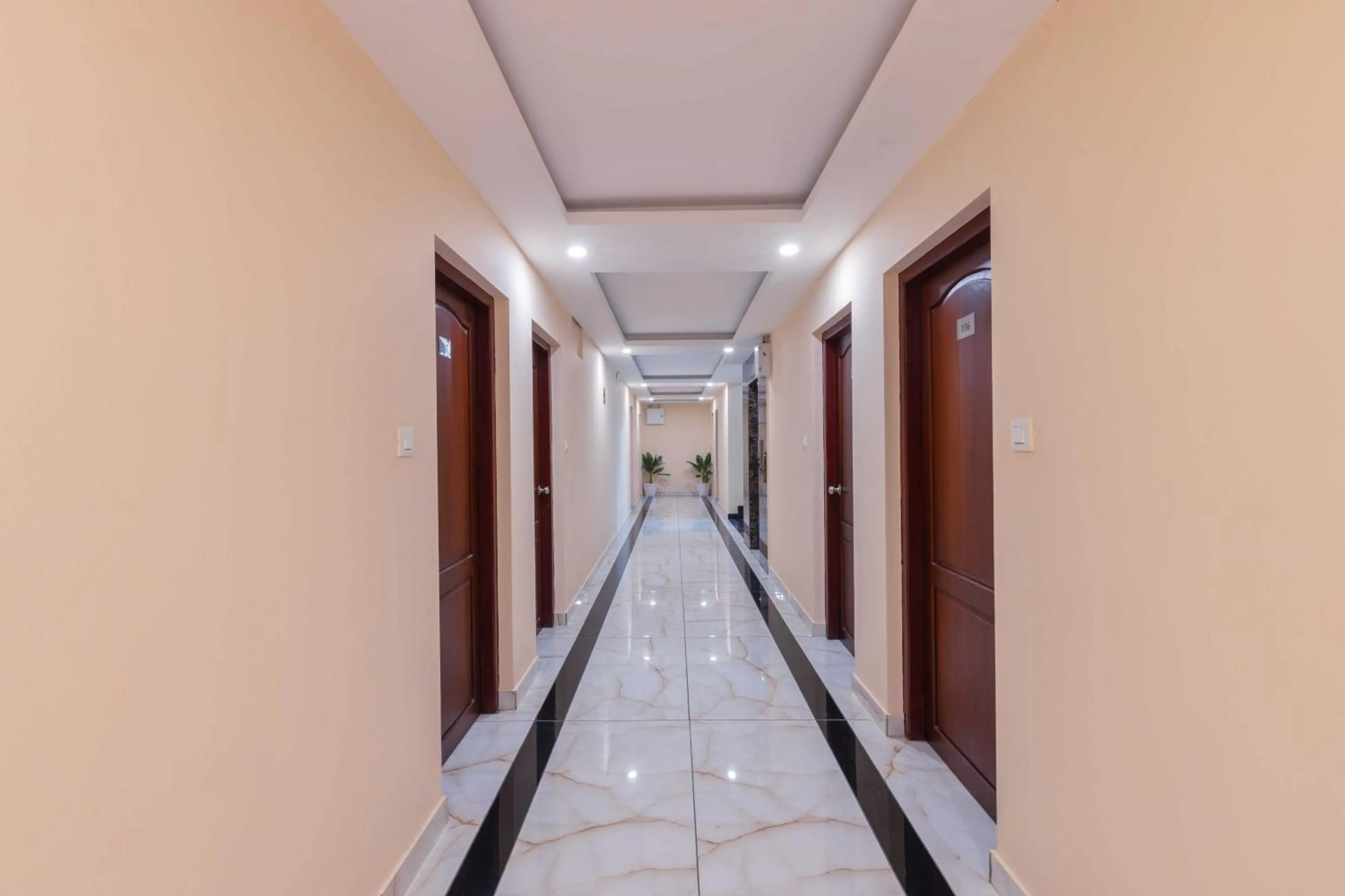 Lobby or reception in Treebo Airsuite Airport Hotel