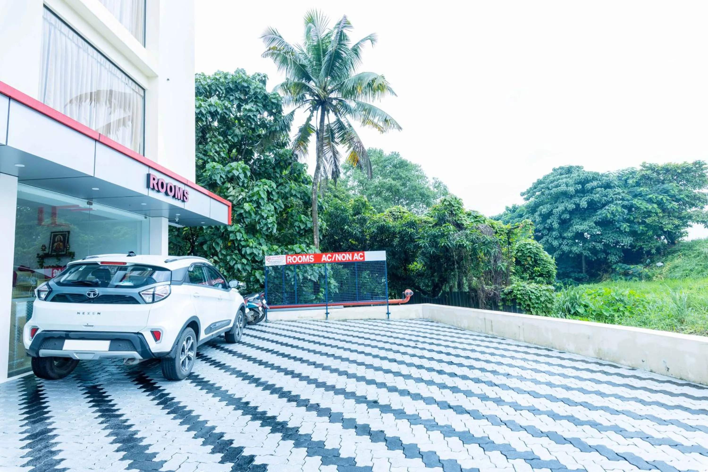 Parking in Treebo Airsuite Airport Hotel