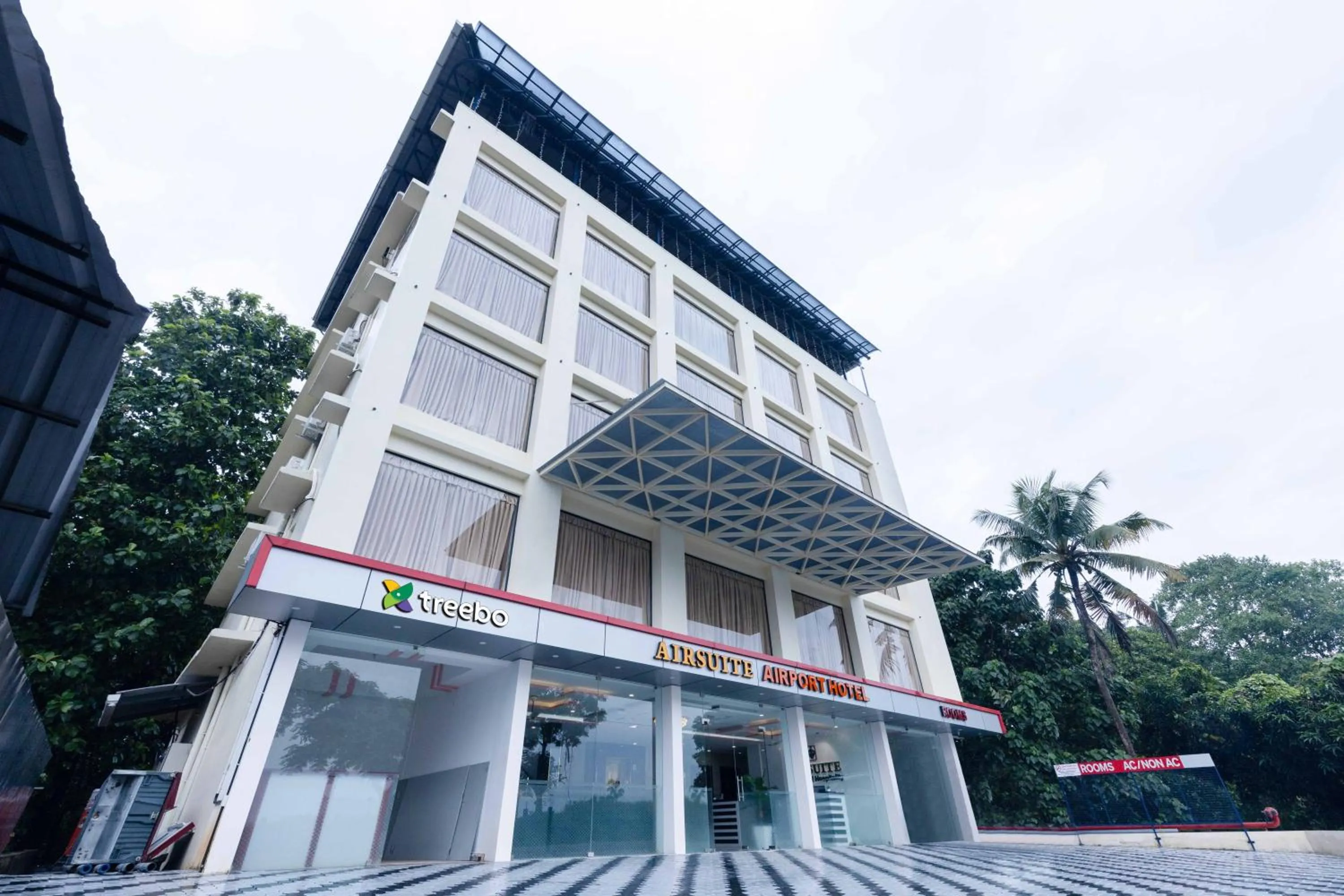 Property building in Treebo Airsuite Airport Hotel