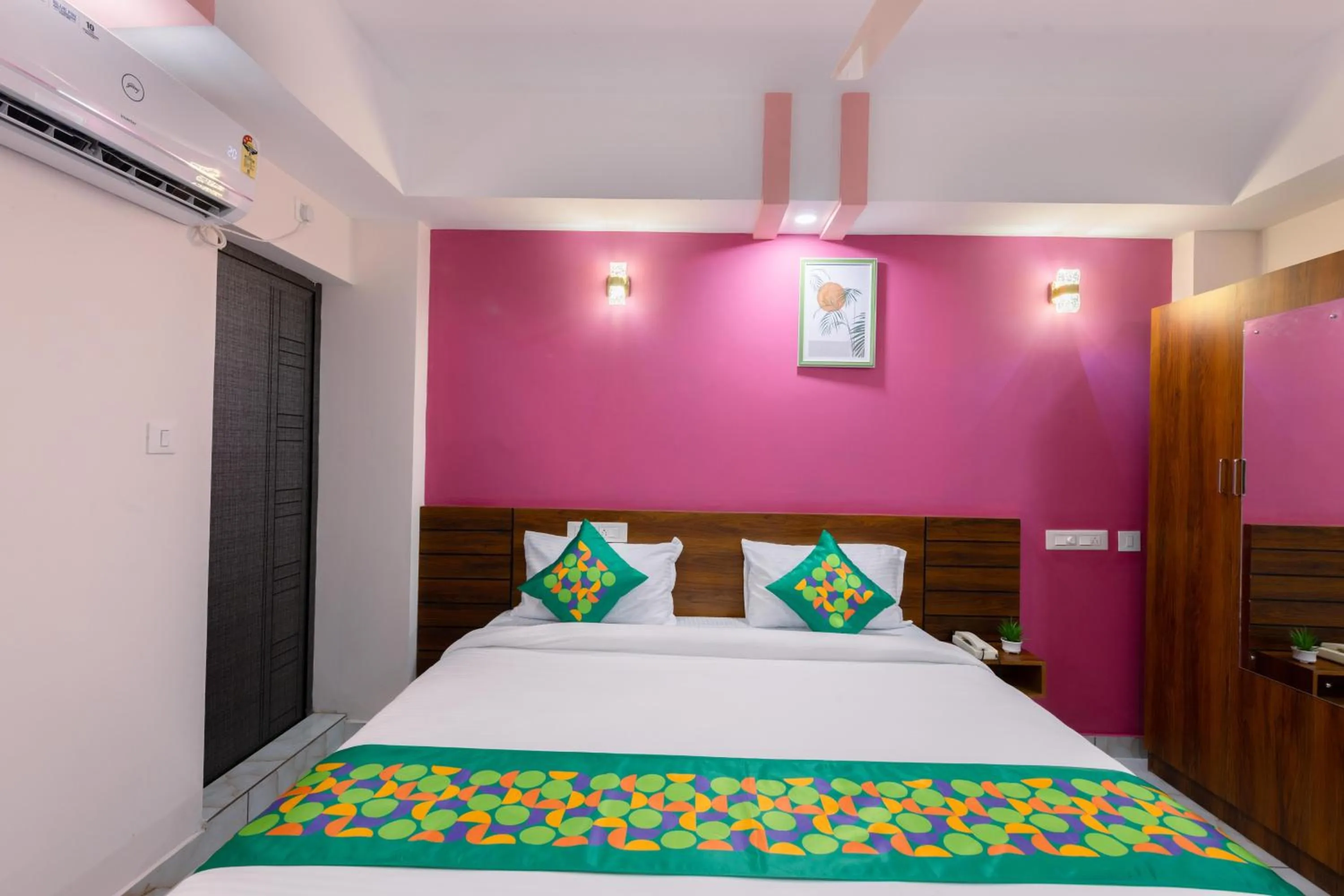 Bed in Treebo Airsuite Airport Hotel