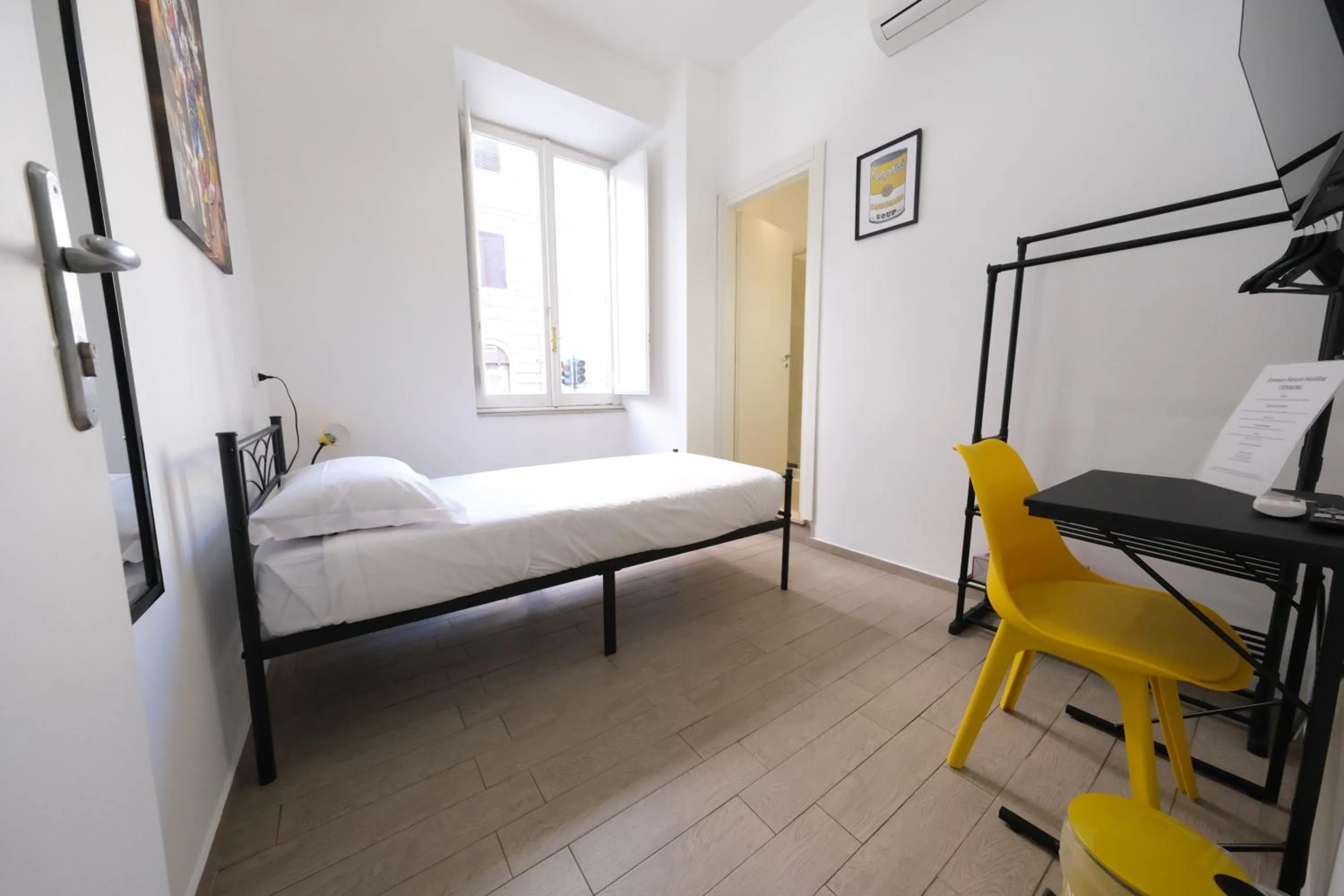 Bed in Roman Forum Holiday Termini