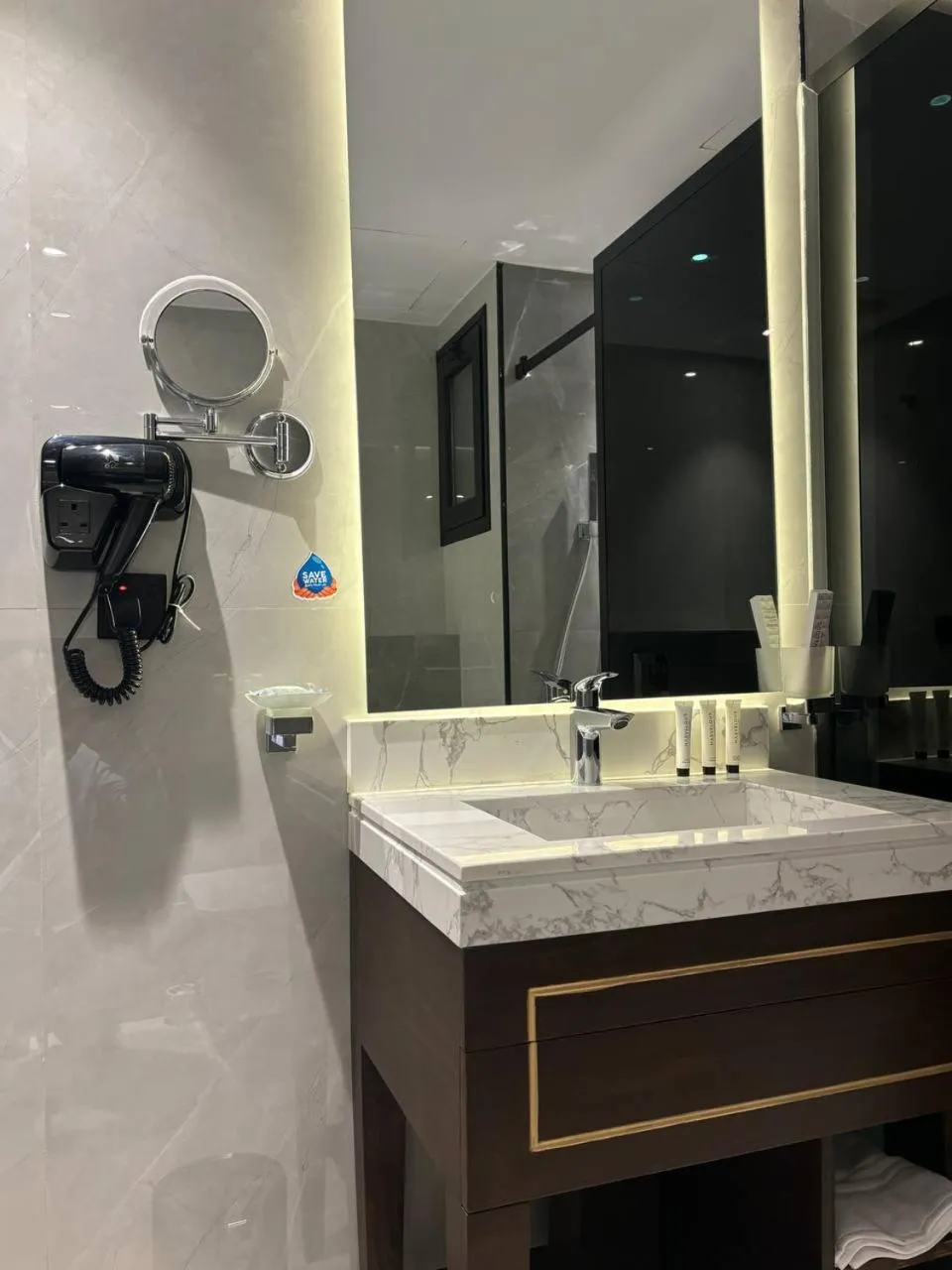 Toilet in Jadeel Hotel