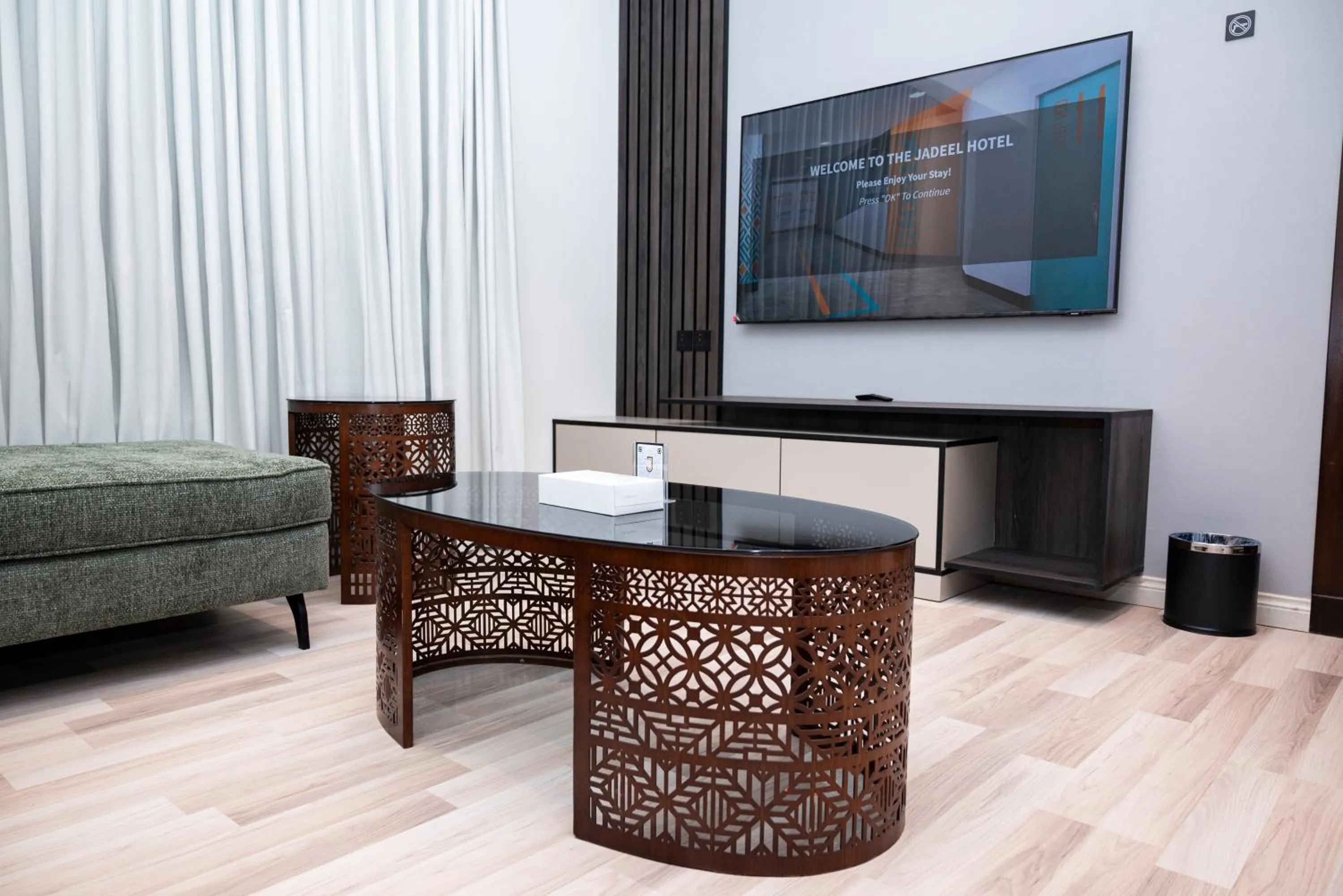 Living room in Jadeel Hotel