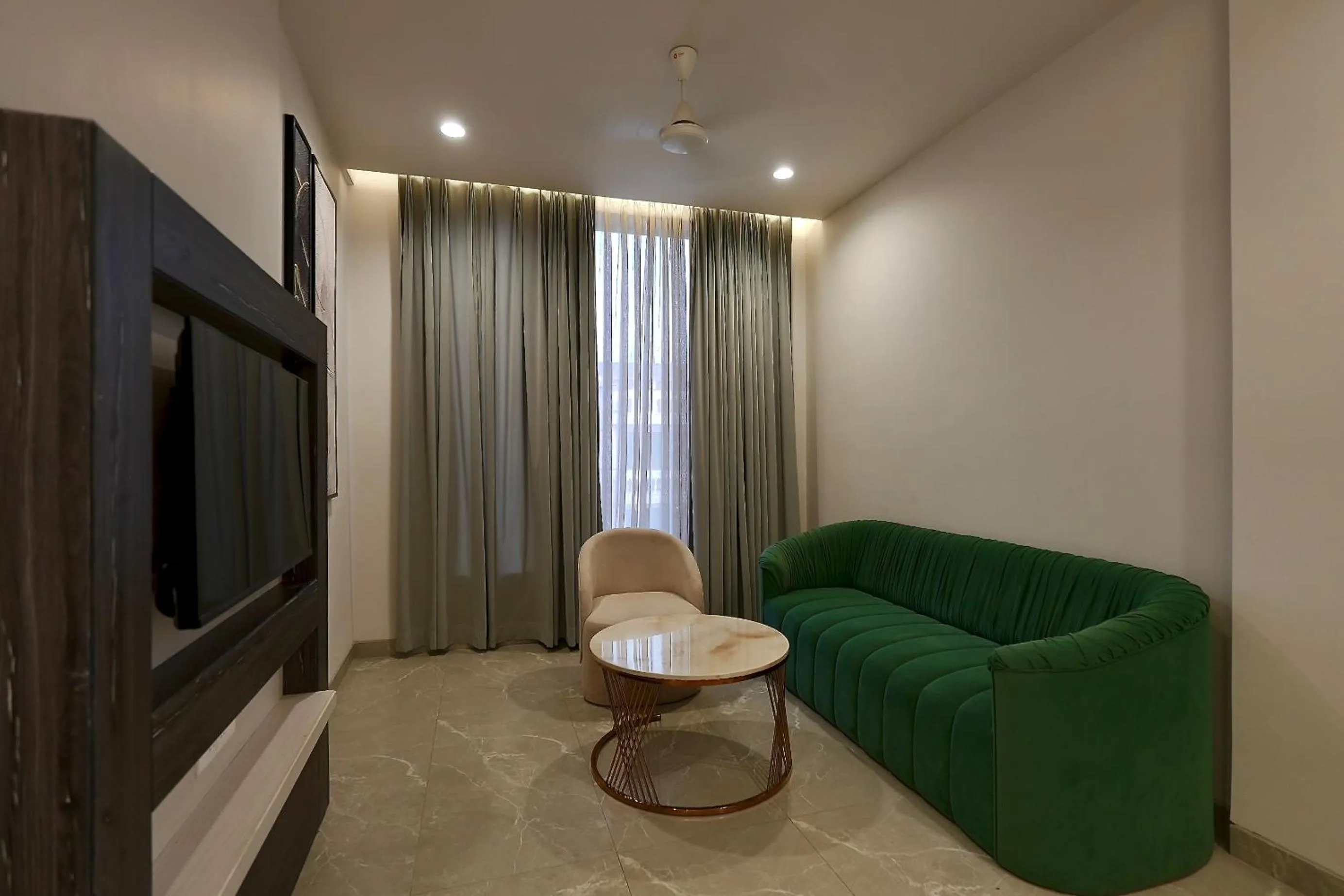 Seating area in Hotel Elinor By Dazzling Hotels & Resorts