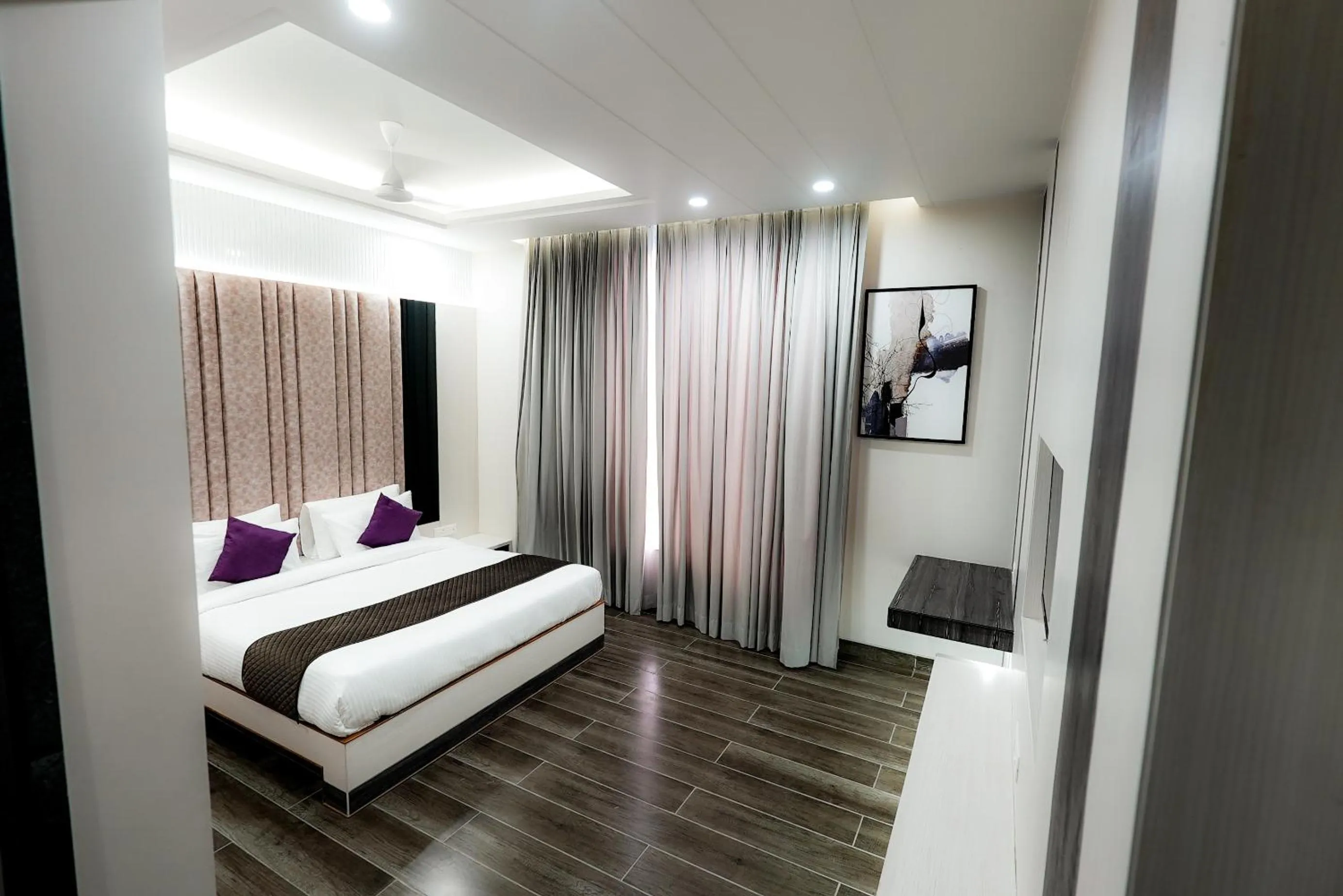 Photo of the whole room, Bed in Hotel Elinor By Dazzling Hotels & Resorts