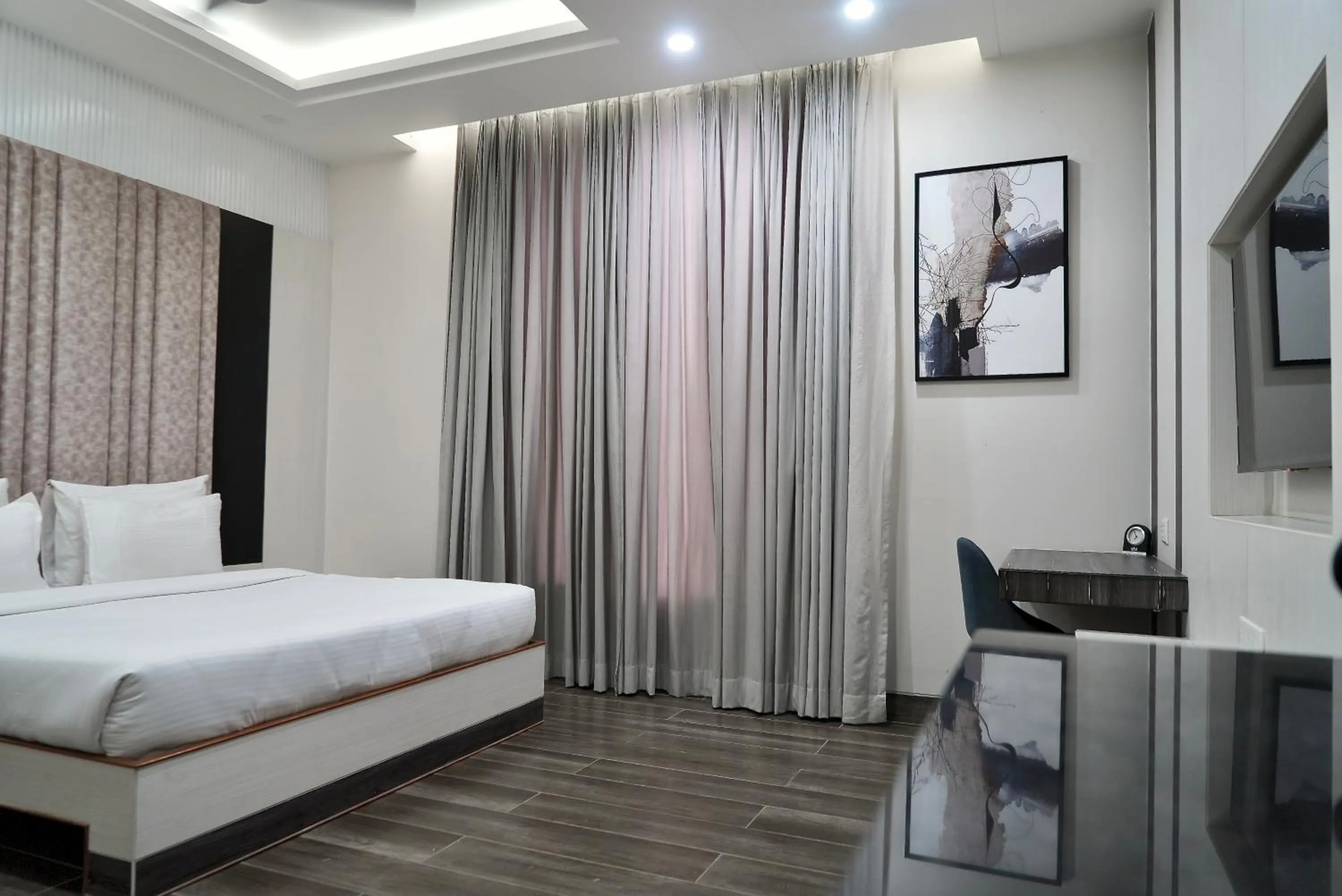 Bedroom, Bed in Hotel Elinor By Dazzling Hotels & Resorts