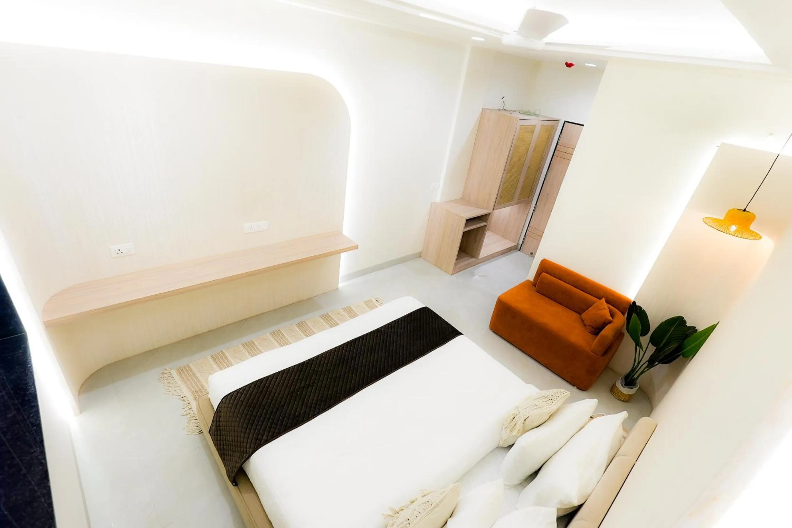 Photo of the whole room, Bed in Hotel Elinor By Dazzling Hotels & Resorts