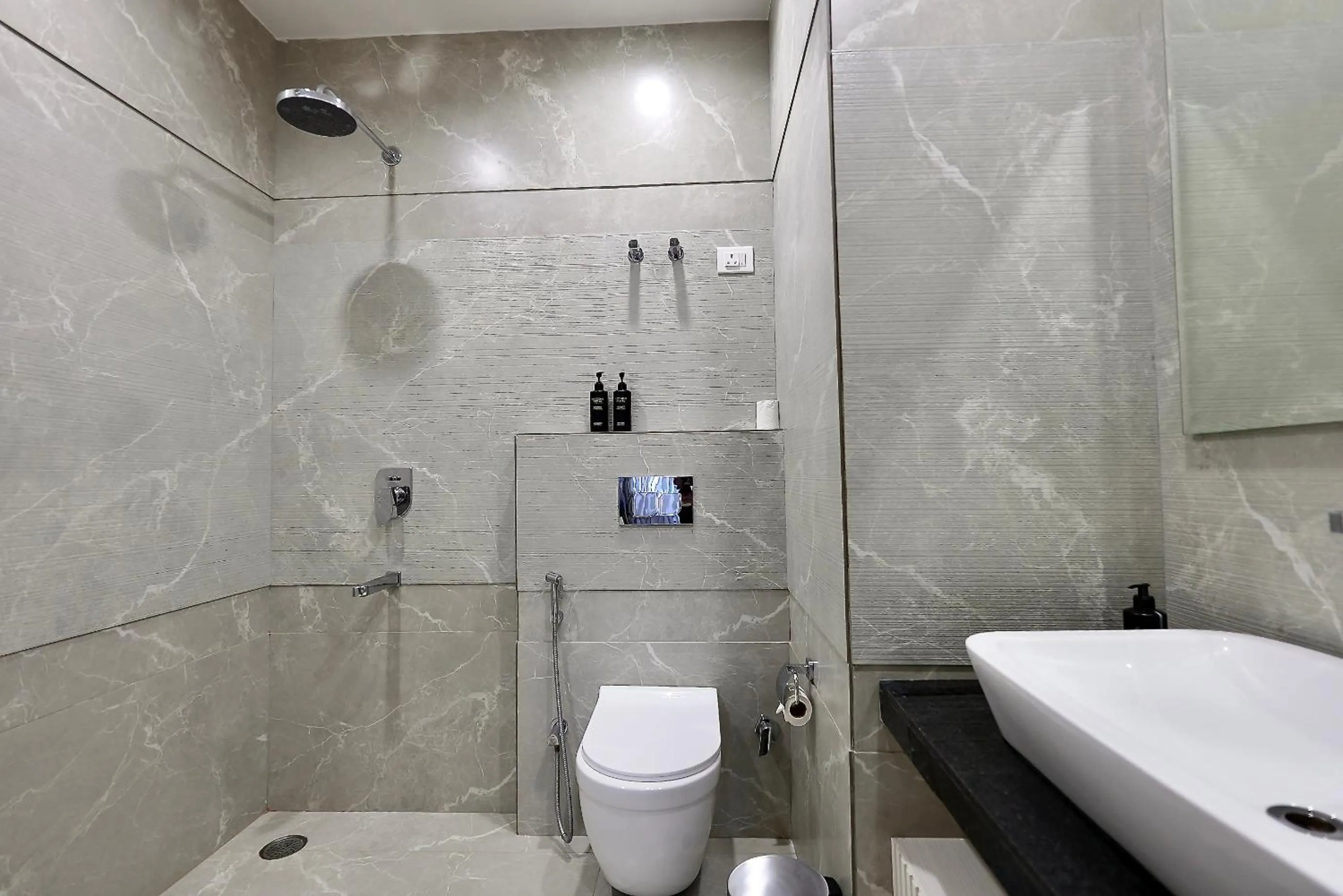 Bathroom in Hotel Elinor By Dazzling Hotels & Resorts