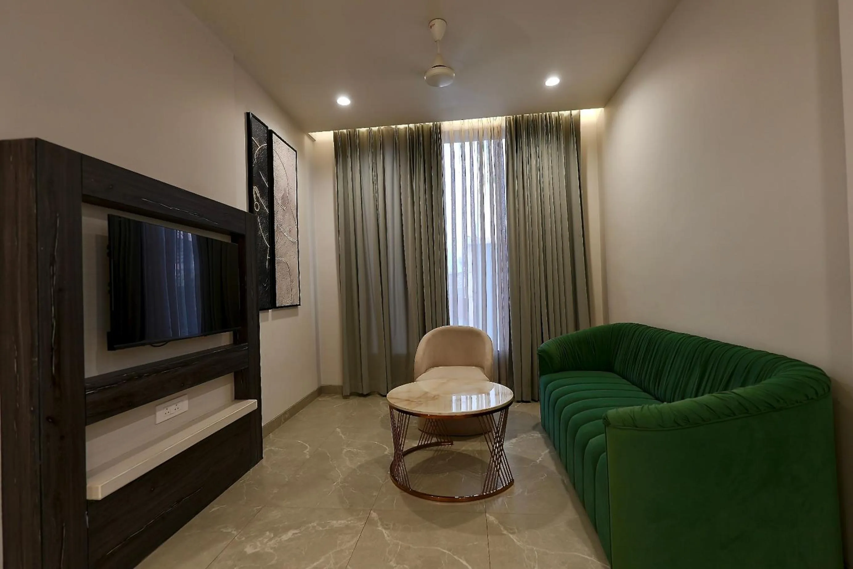 Seating area in Hotel Elinor By Dazzling Hotels & Resorts