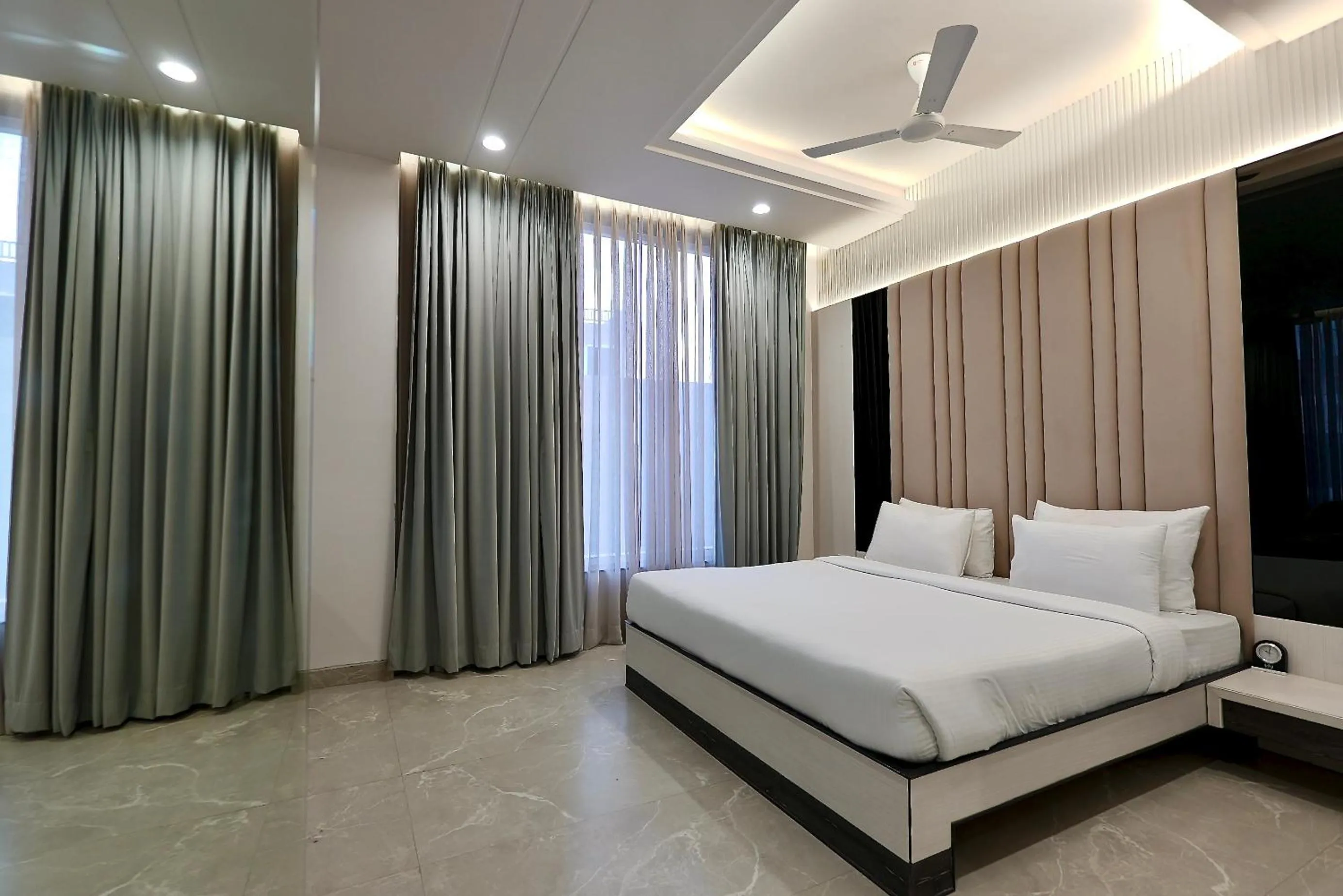 Bedroom, Bed in Hotel Elinor By Dazzling Hotels & Resorts