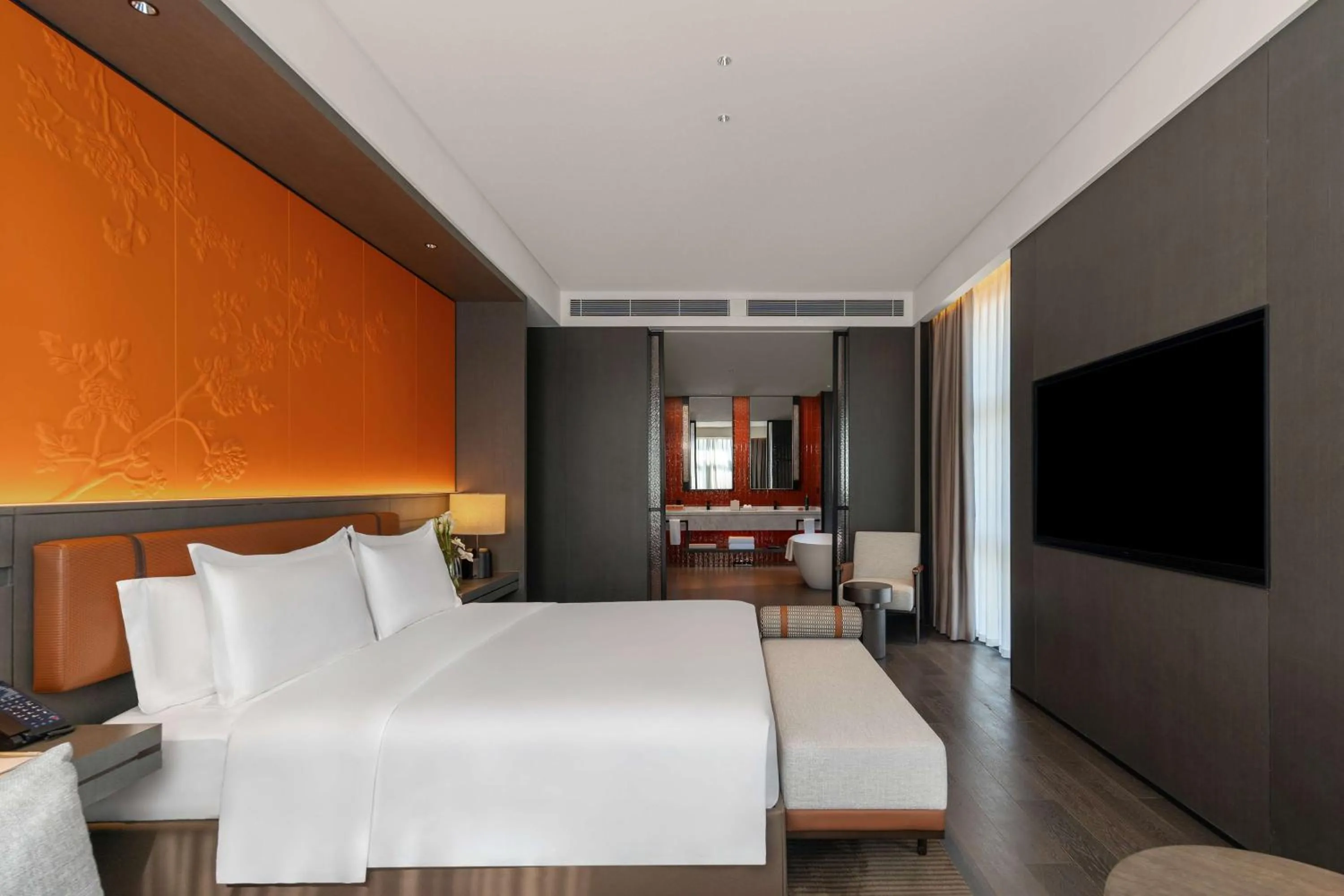Bed in Doubletree By Hilton Kaifeng